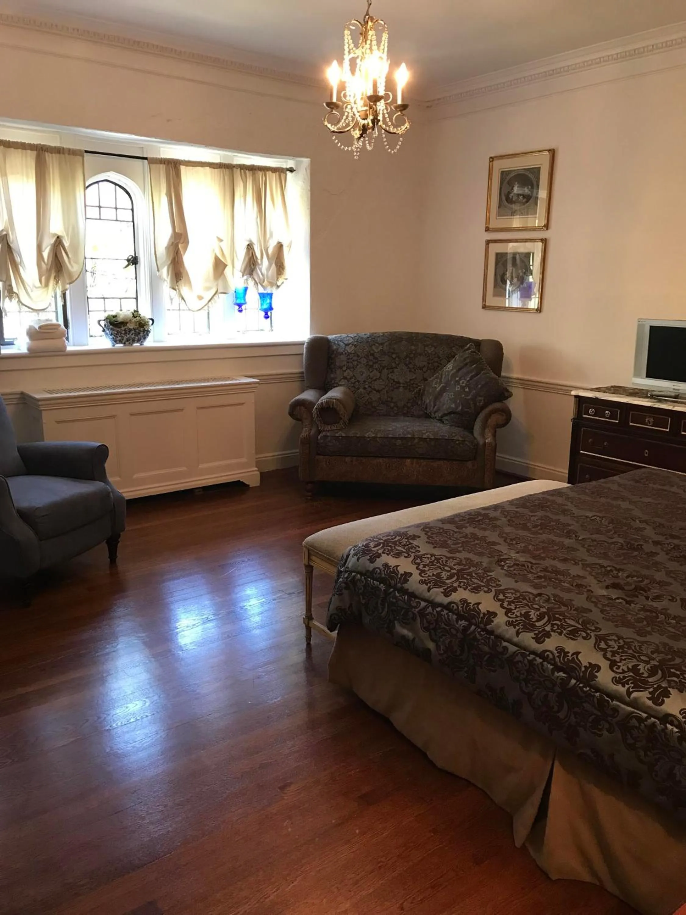 Bed in The Castle at Skylands Manor