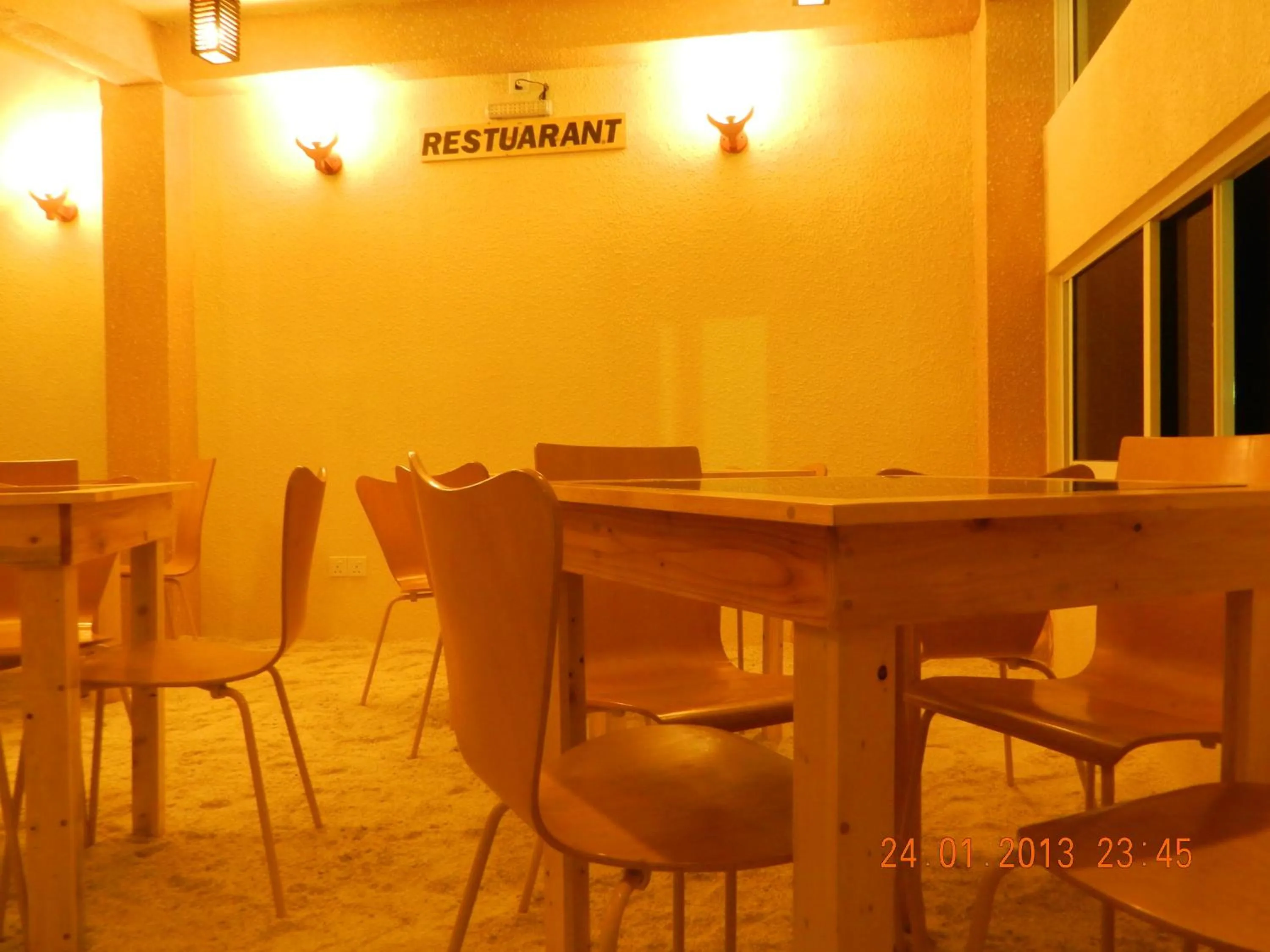 Restaurant/places to eat in Arora Inn