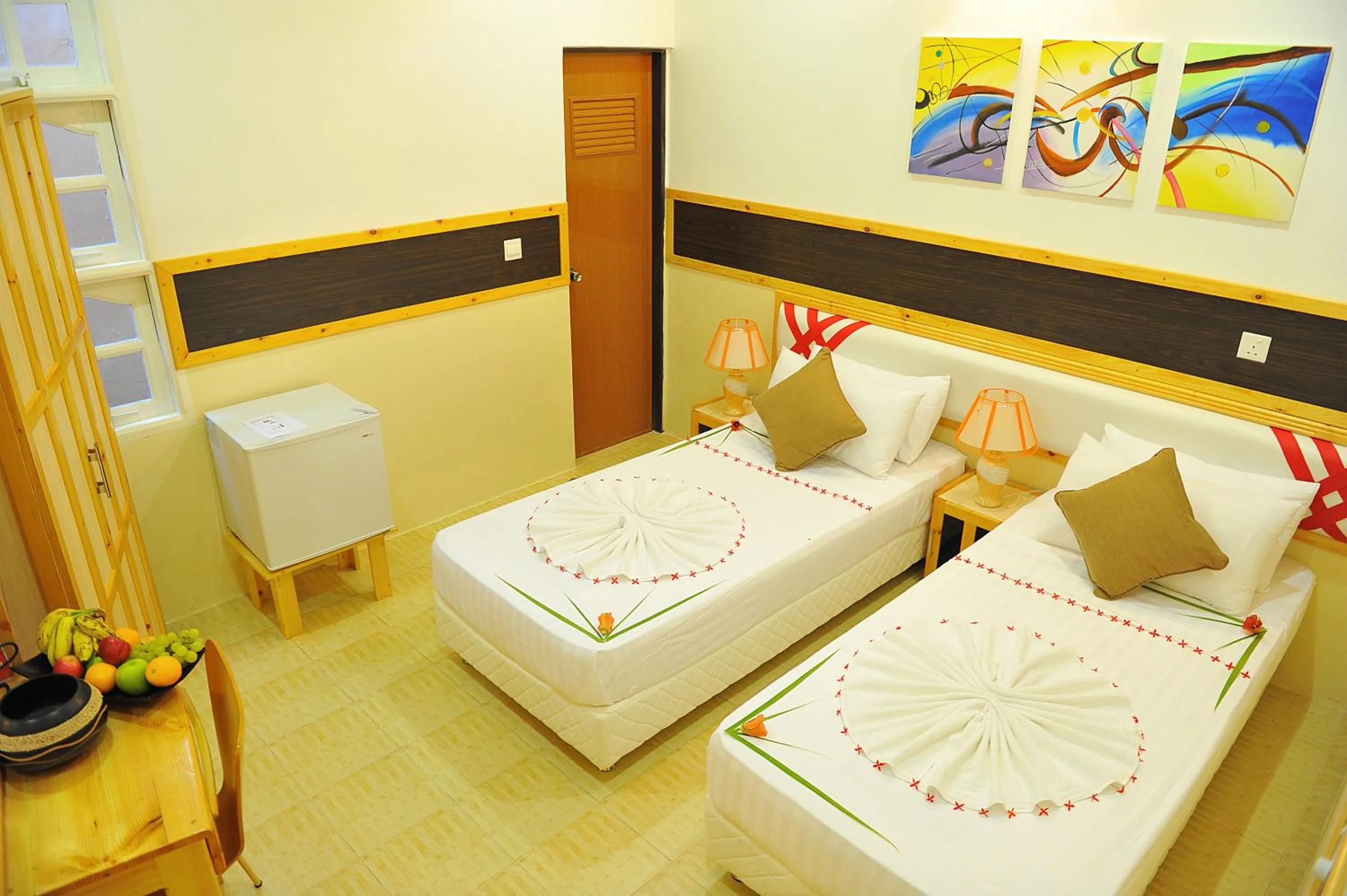 Toilet, Bed in Arora Inn