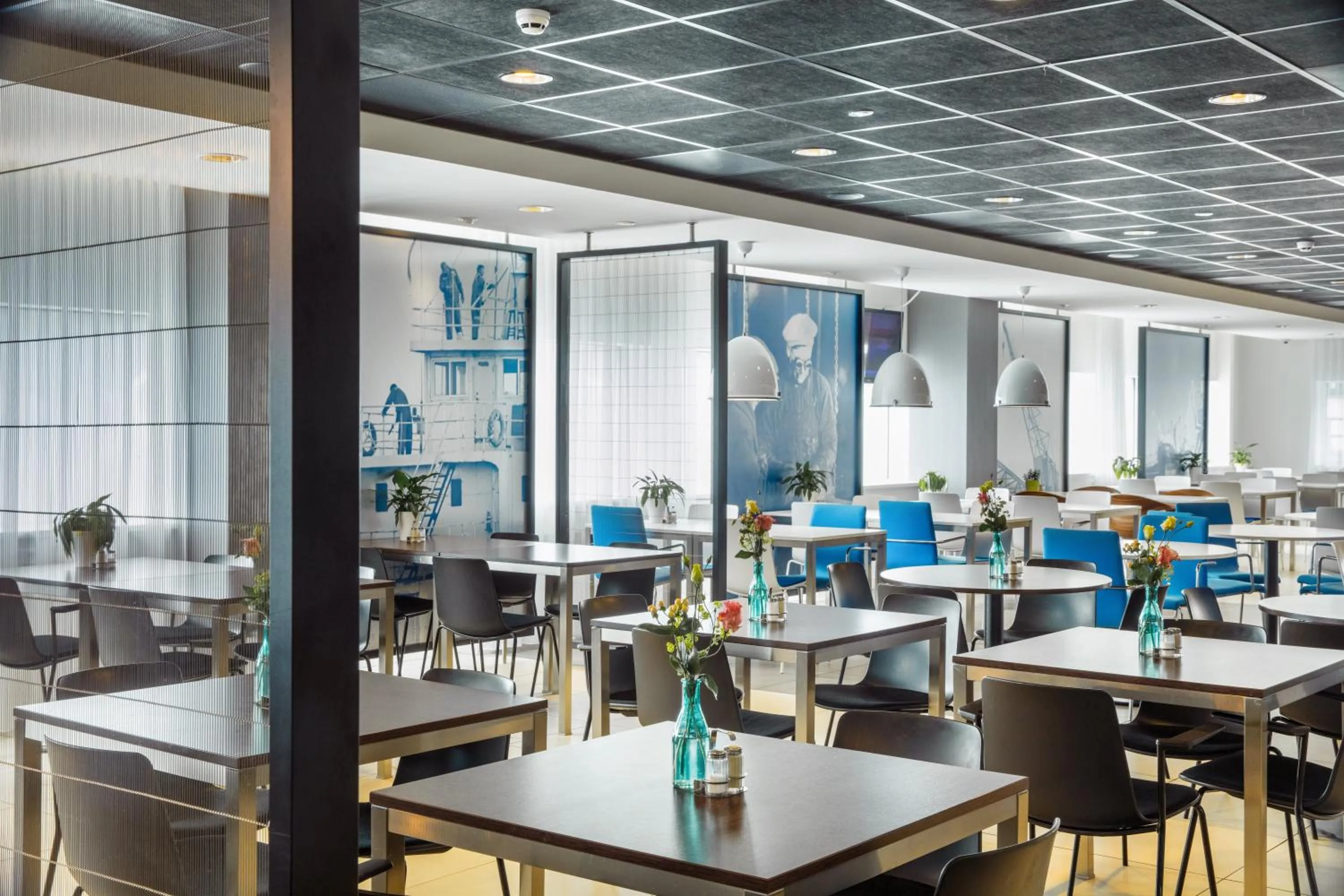 Restaurant/places to eat in Holiday Inn Express Rotterdam - Central Station by IHG