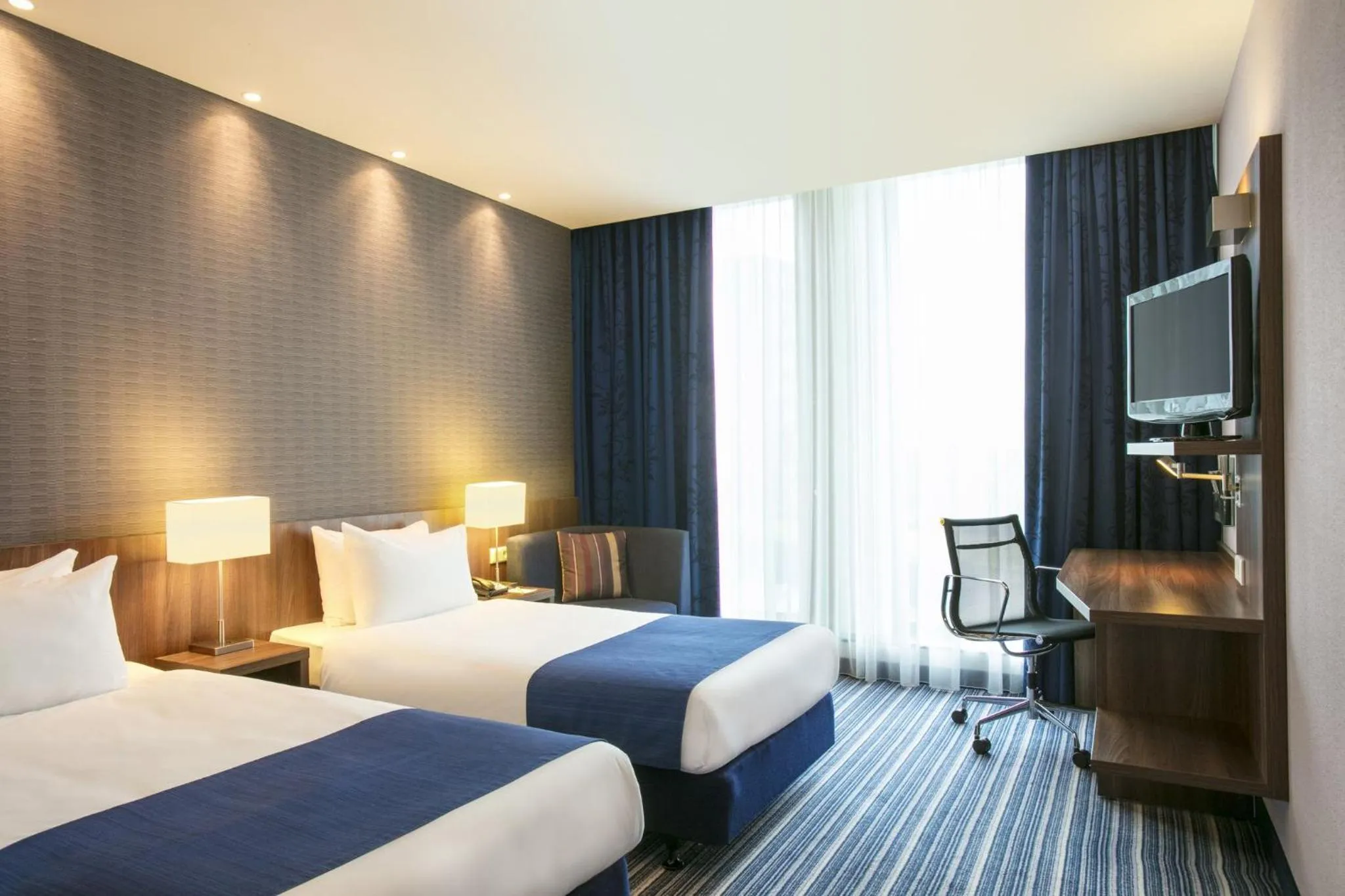 Photo of the whole room, Bed in Holiday Inn Express Rotterdam - Central Station by IHG