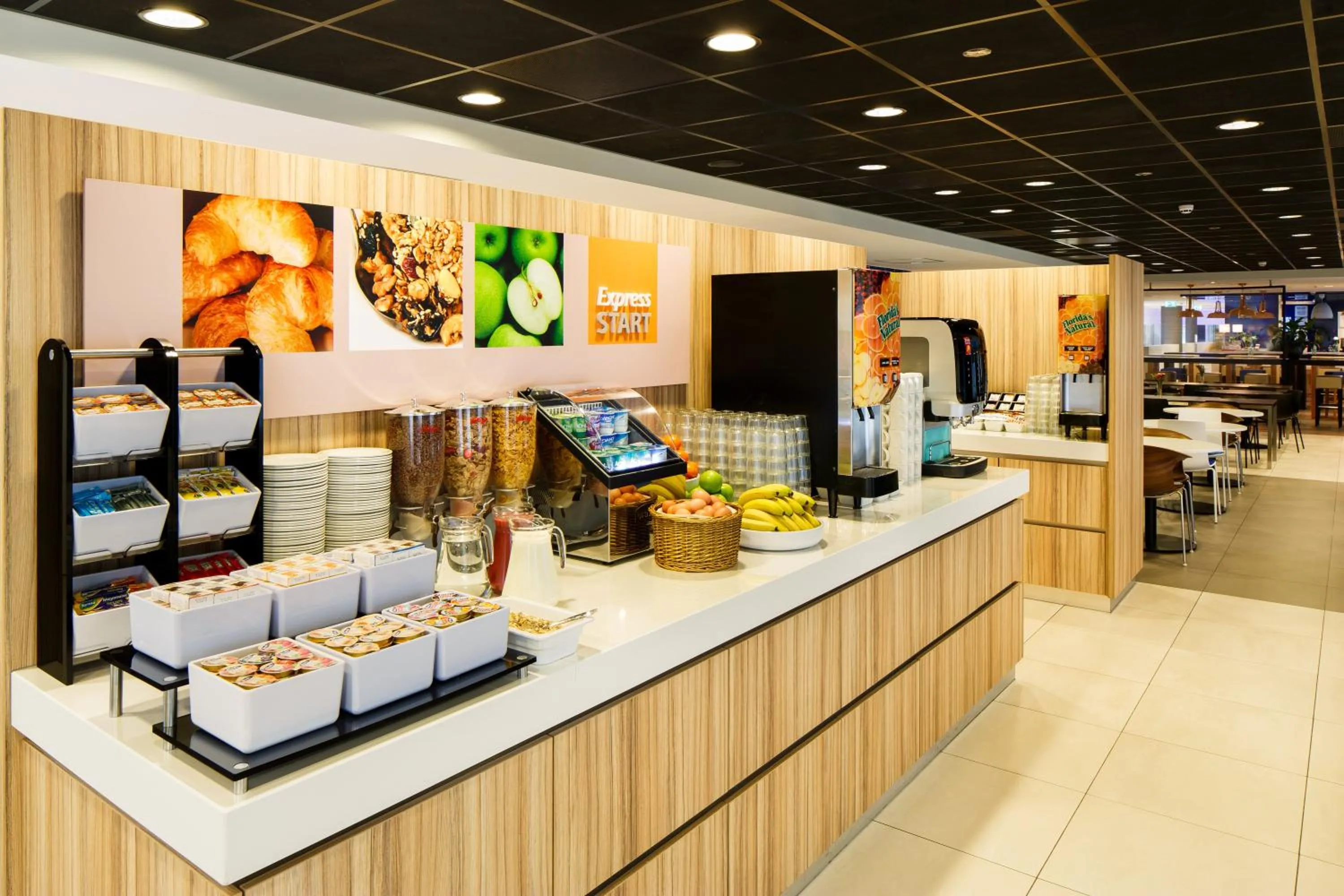 Breakfast in Holiday Inn Express Rotterdam - Central Station by IHG