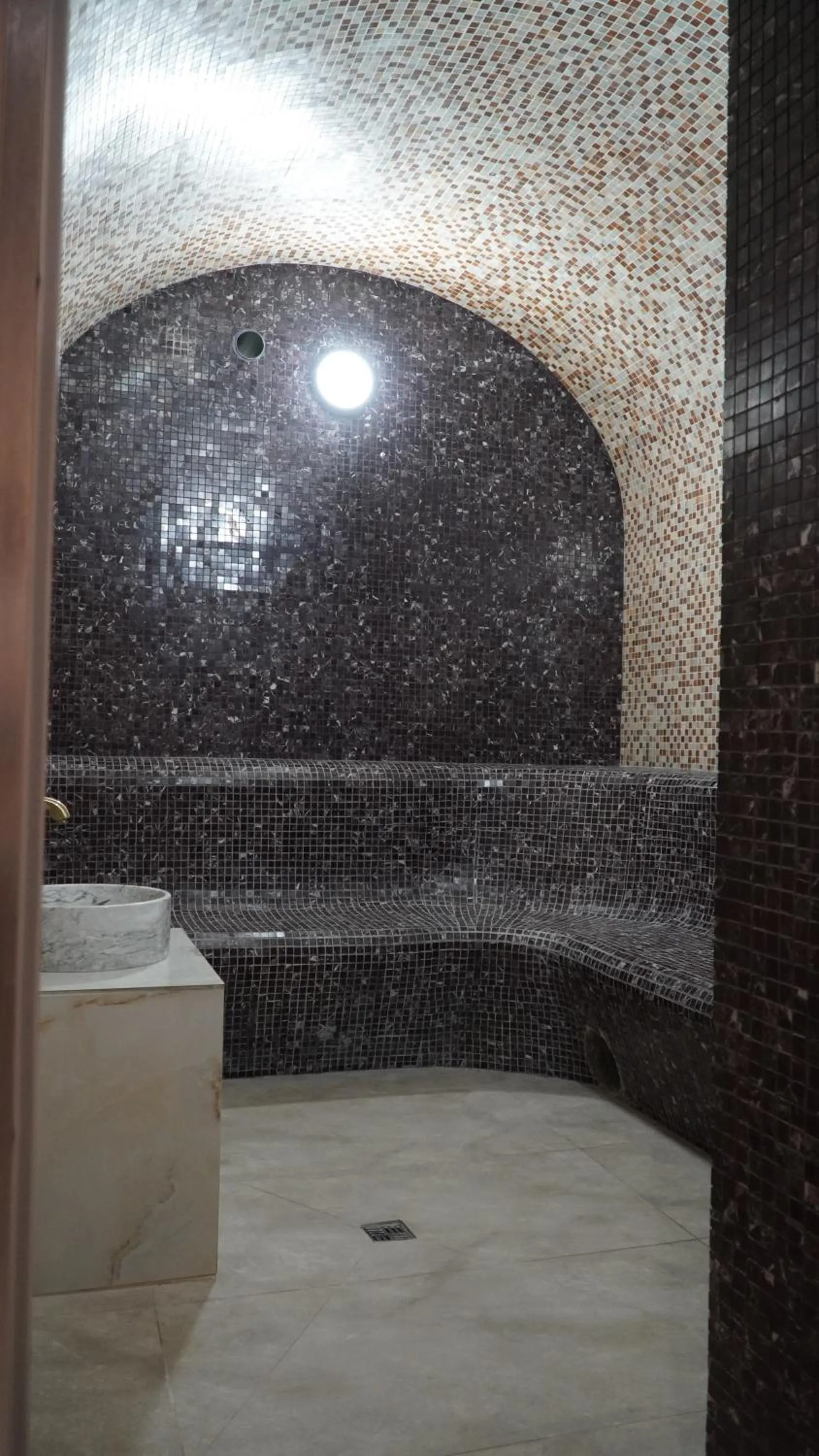 Steam room in Golden Dragon