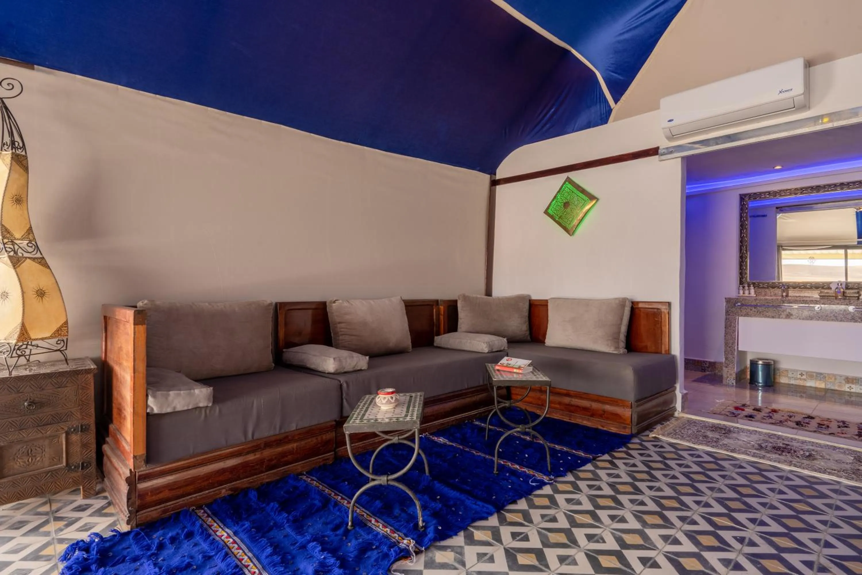 Bed in Canyon Lodge Désert Agafay