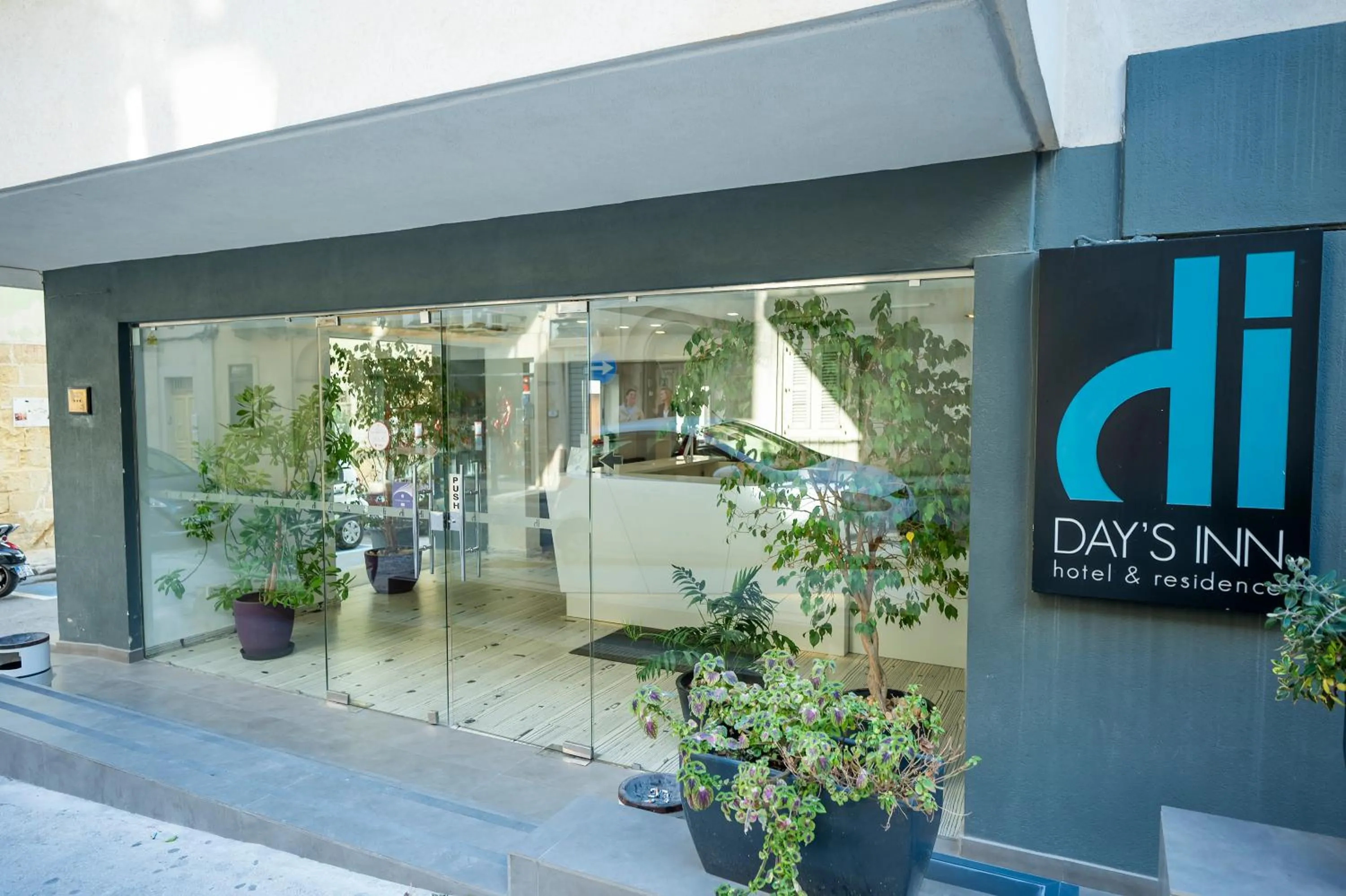 Day's Inn Hotel and Residence