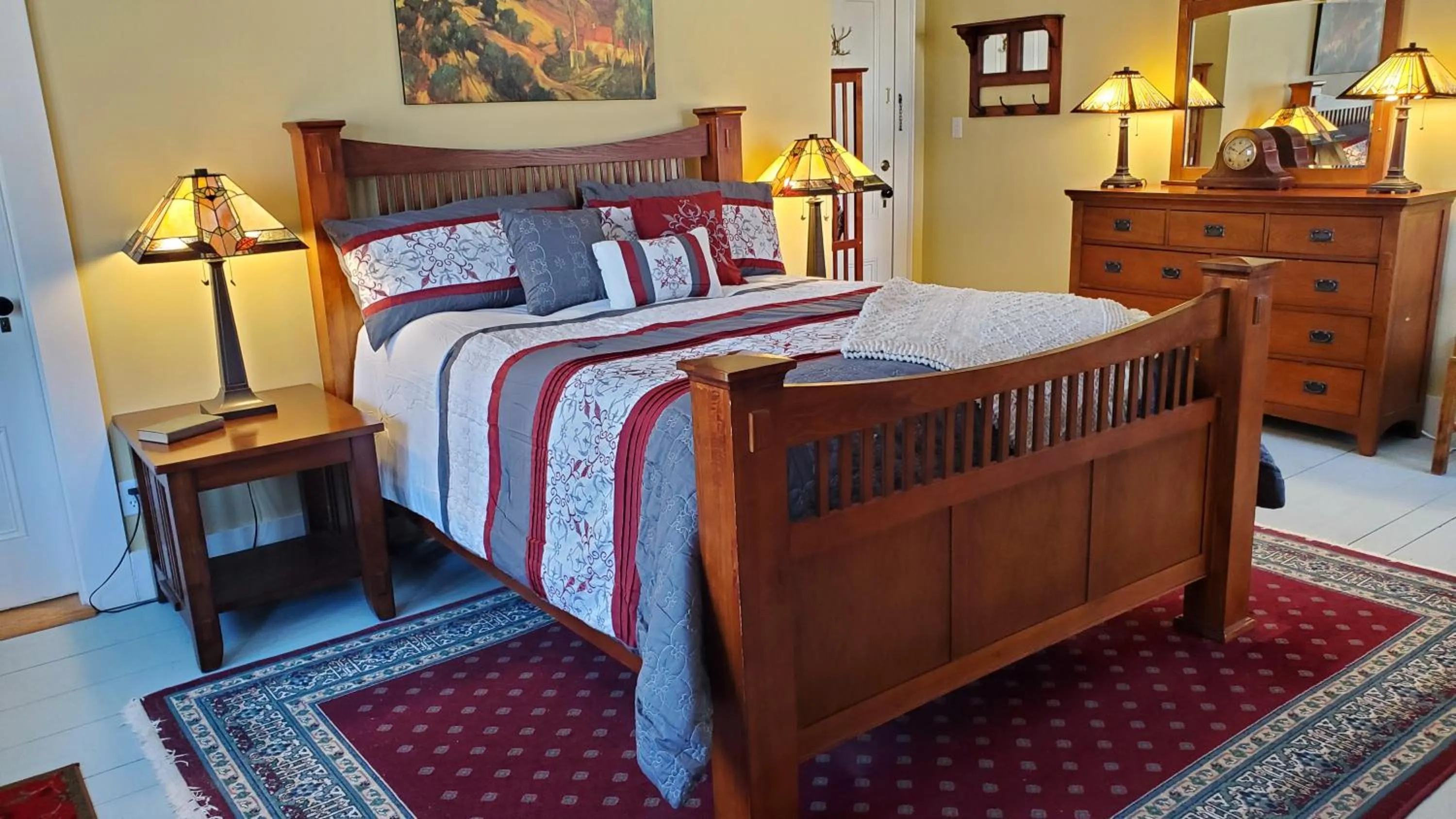 Bed in The Lark & Loon Inn