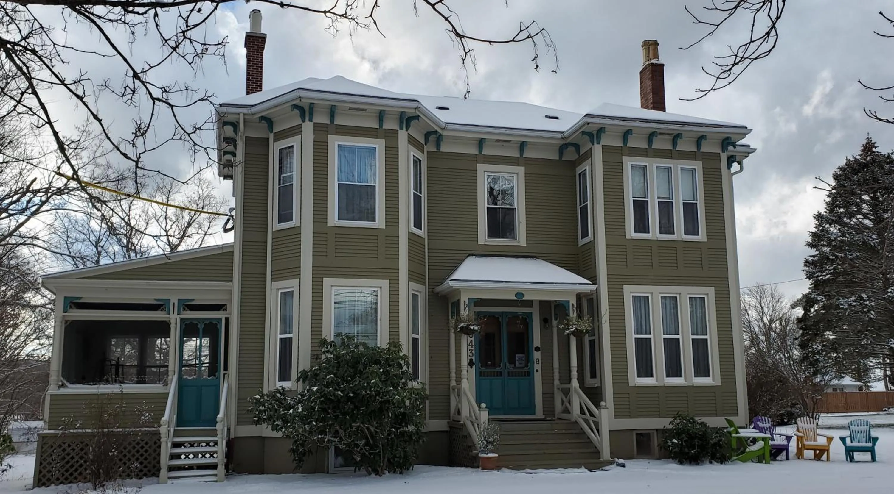 Property building in The Lark & Loon Inn