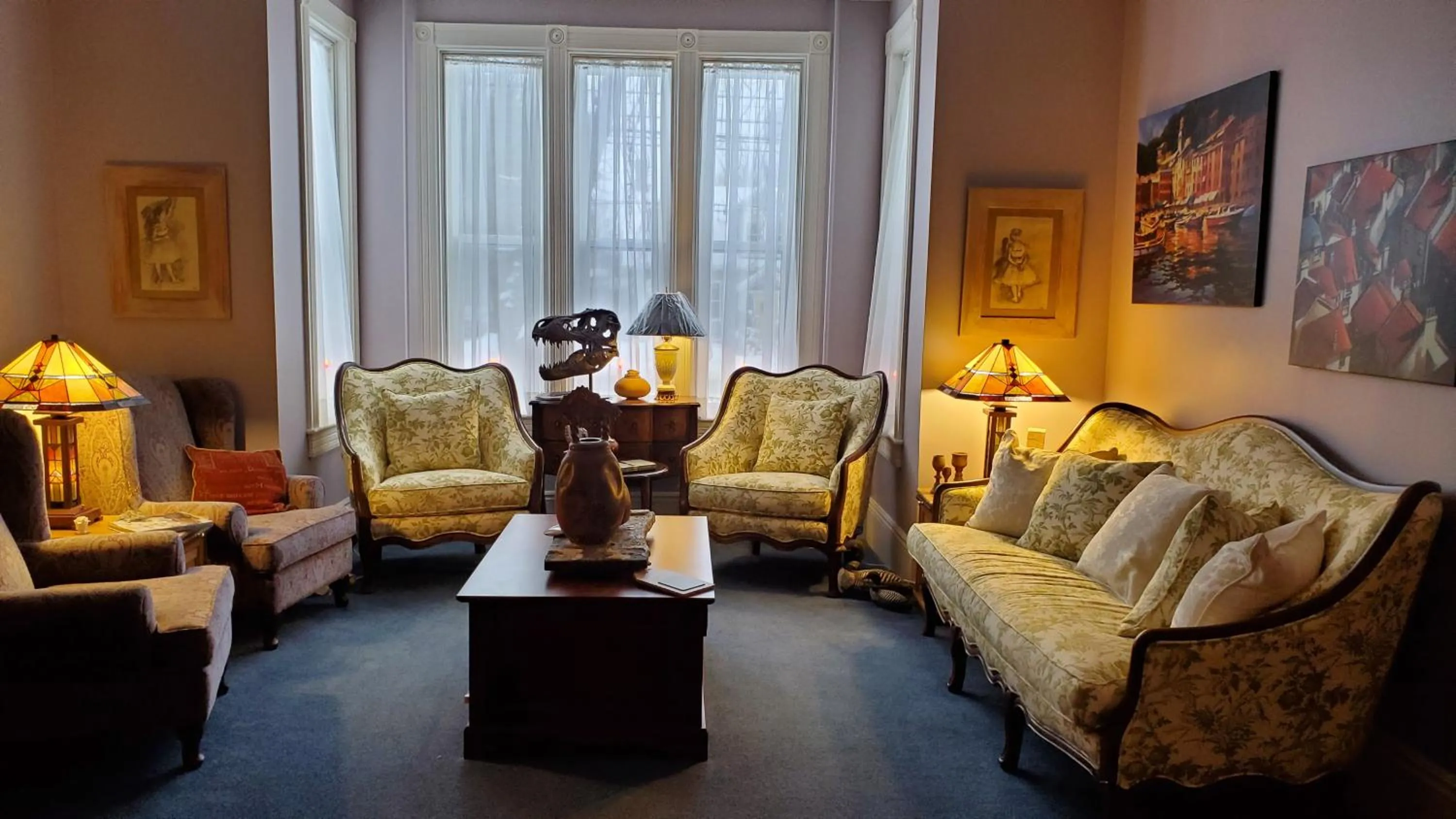 Living room in The Lark & Loon Inn