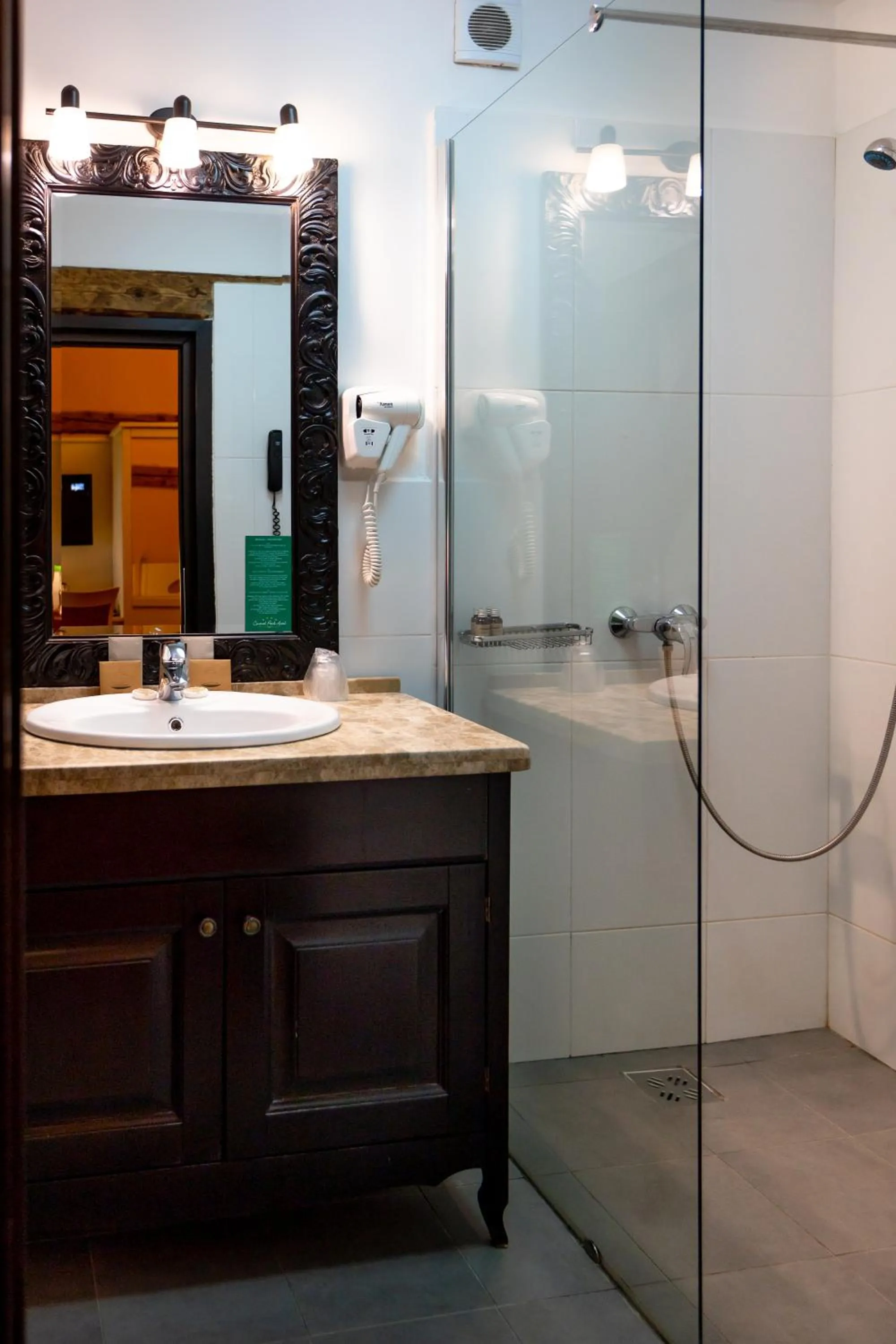 Bathroom in Hotel Central Park Sighisoara