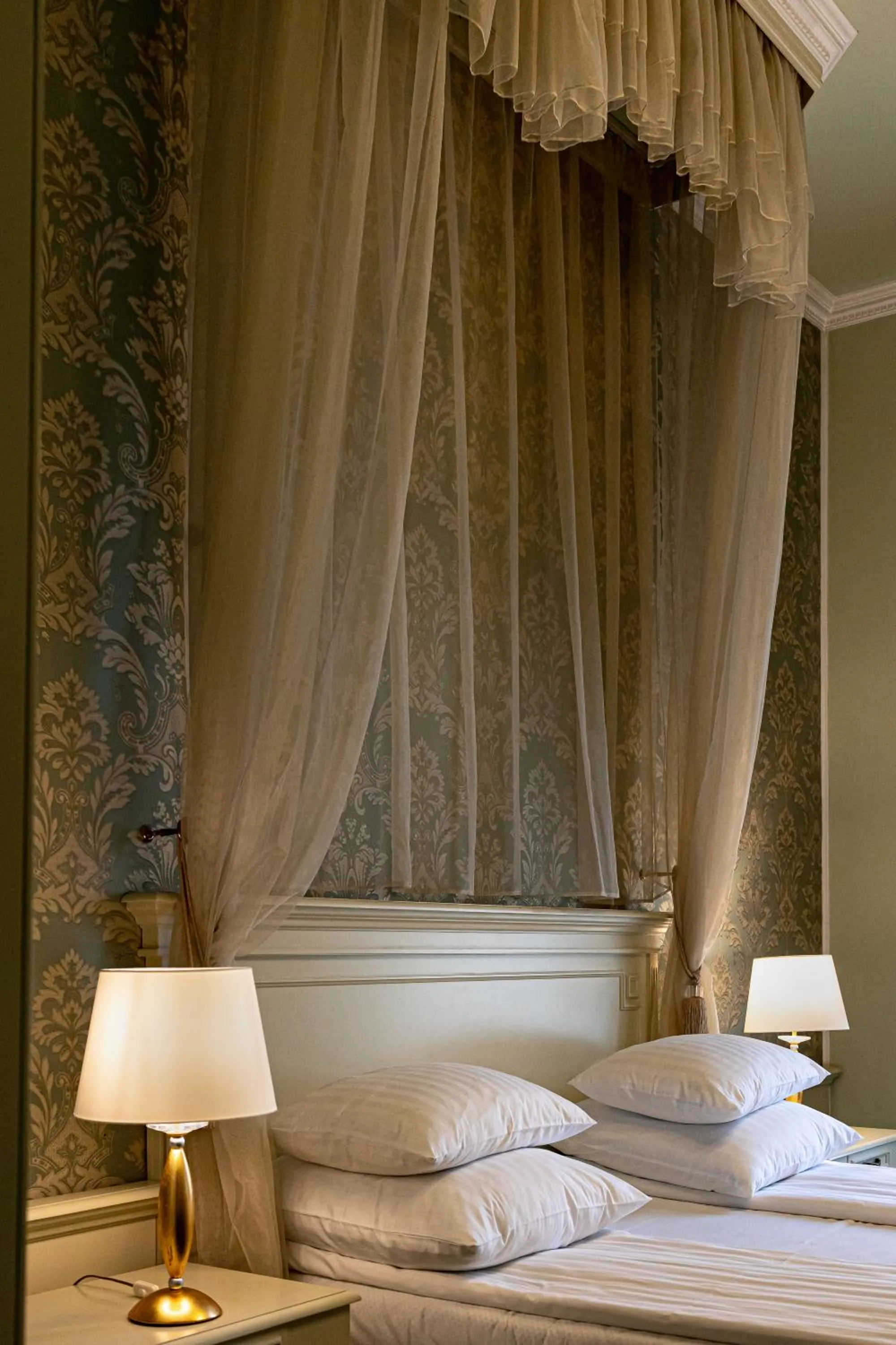 Bed in Hotel Central Park Sighisoara