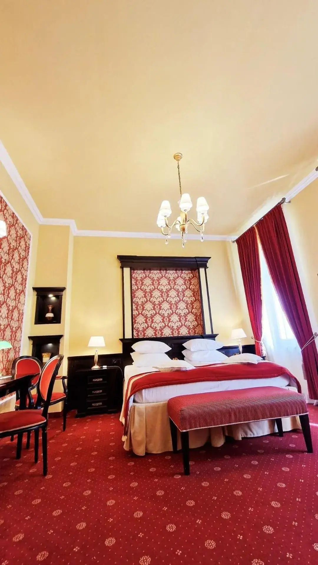 Deluxe Double Room in Hotel Central Park Sighisoara Deluxe Double Room in Hotel Central Park Sighisoara