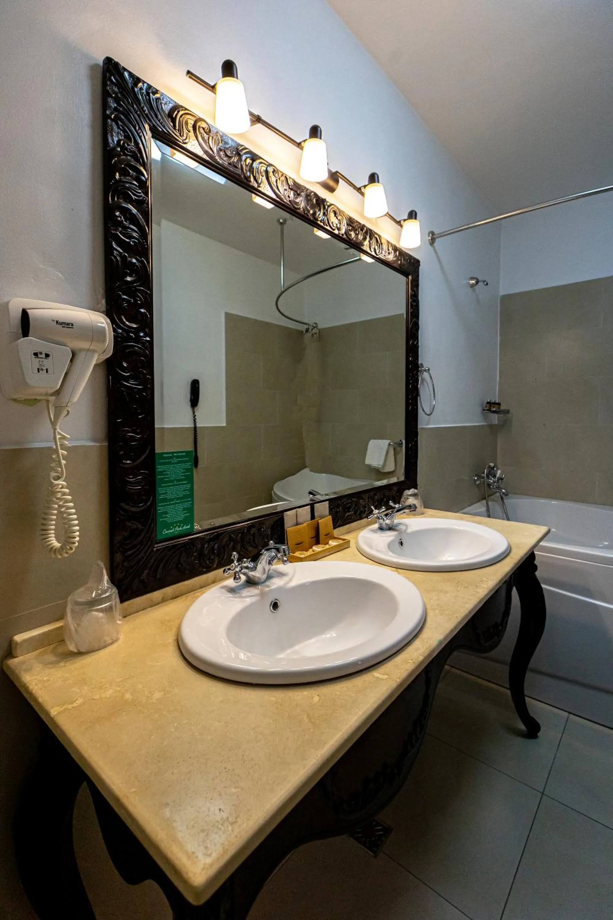Bathroom in Hotel Central Park Sighisoara