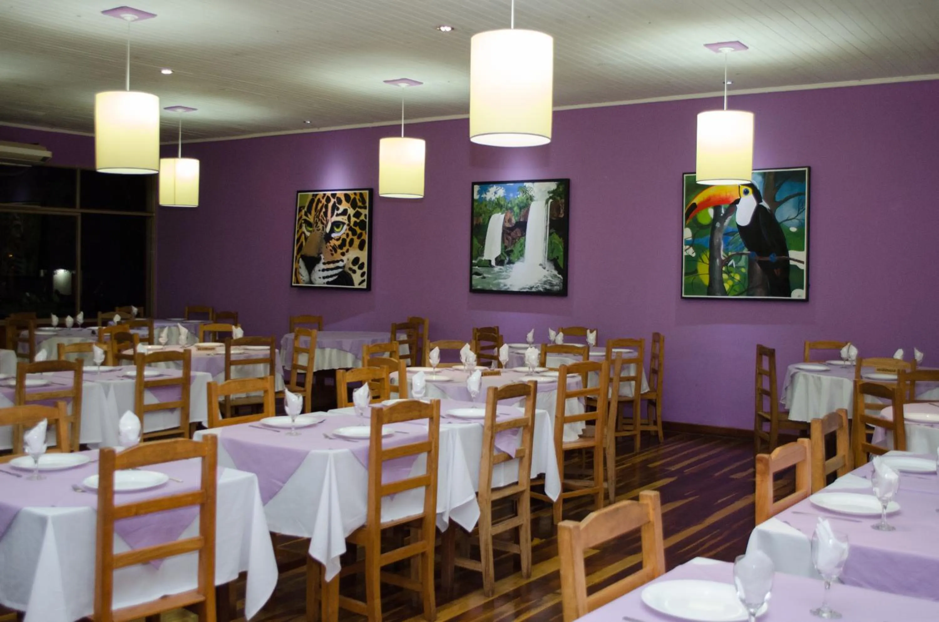 Restaurant/places to eat in Hotel Carmen