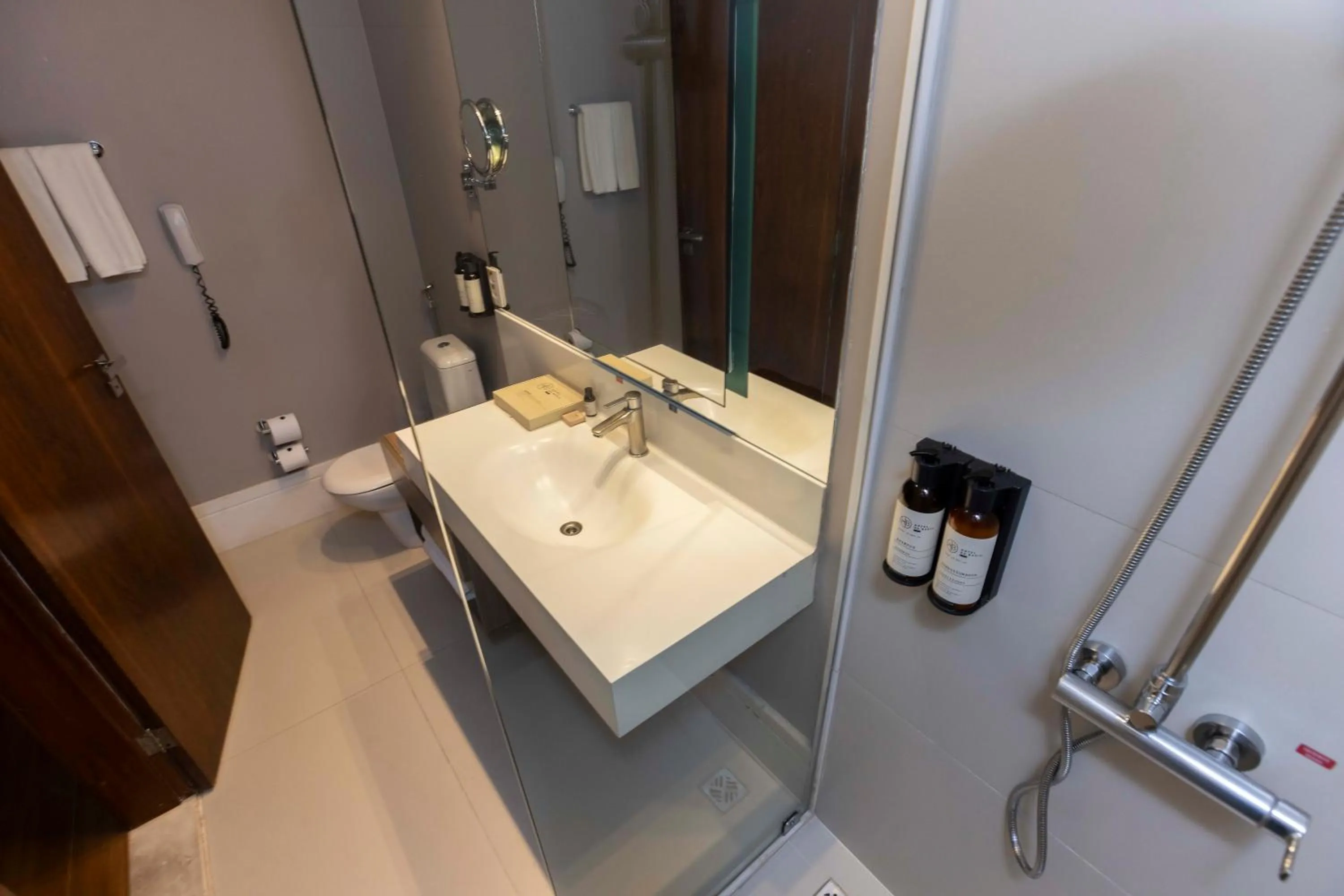 Shower in Hotel da Bahia by Wish