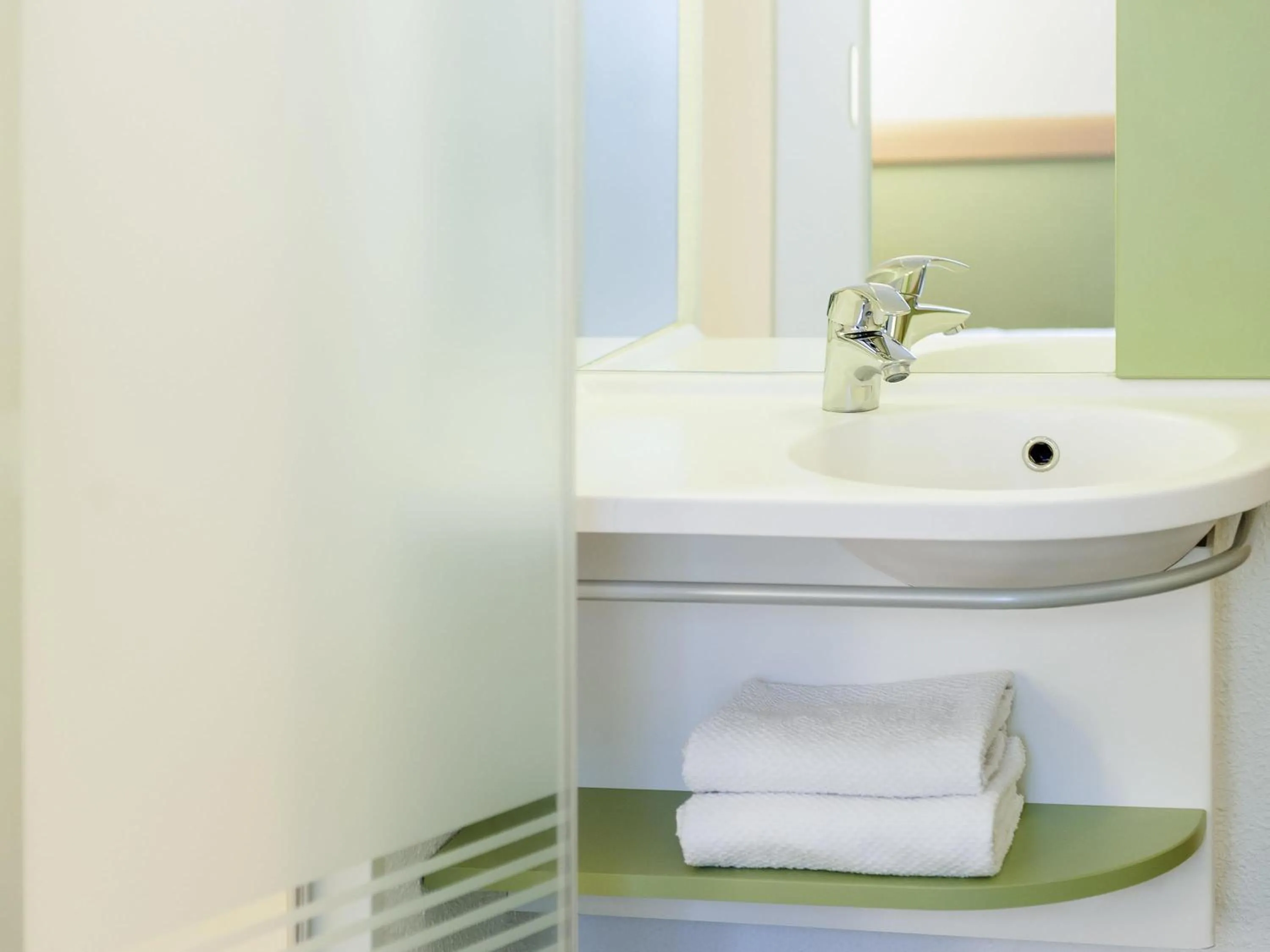 Bedroom in ibis Budget Brussels South Ruisbroek