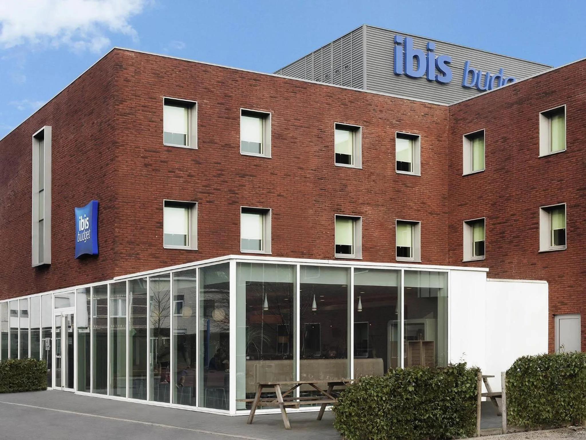 Property building in ibis Budget Brussels South Ruisbroek