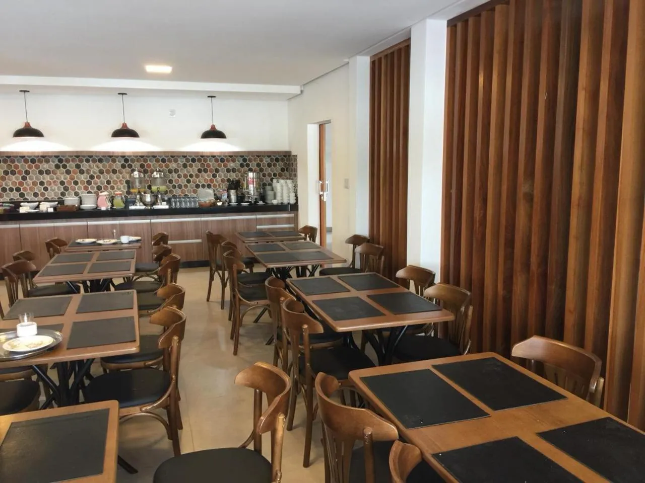 Restaurant/places to eat in Cyrilo's Palace Hotel