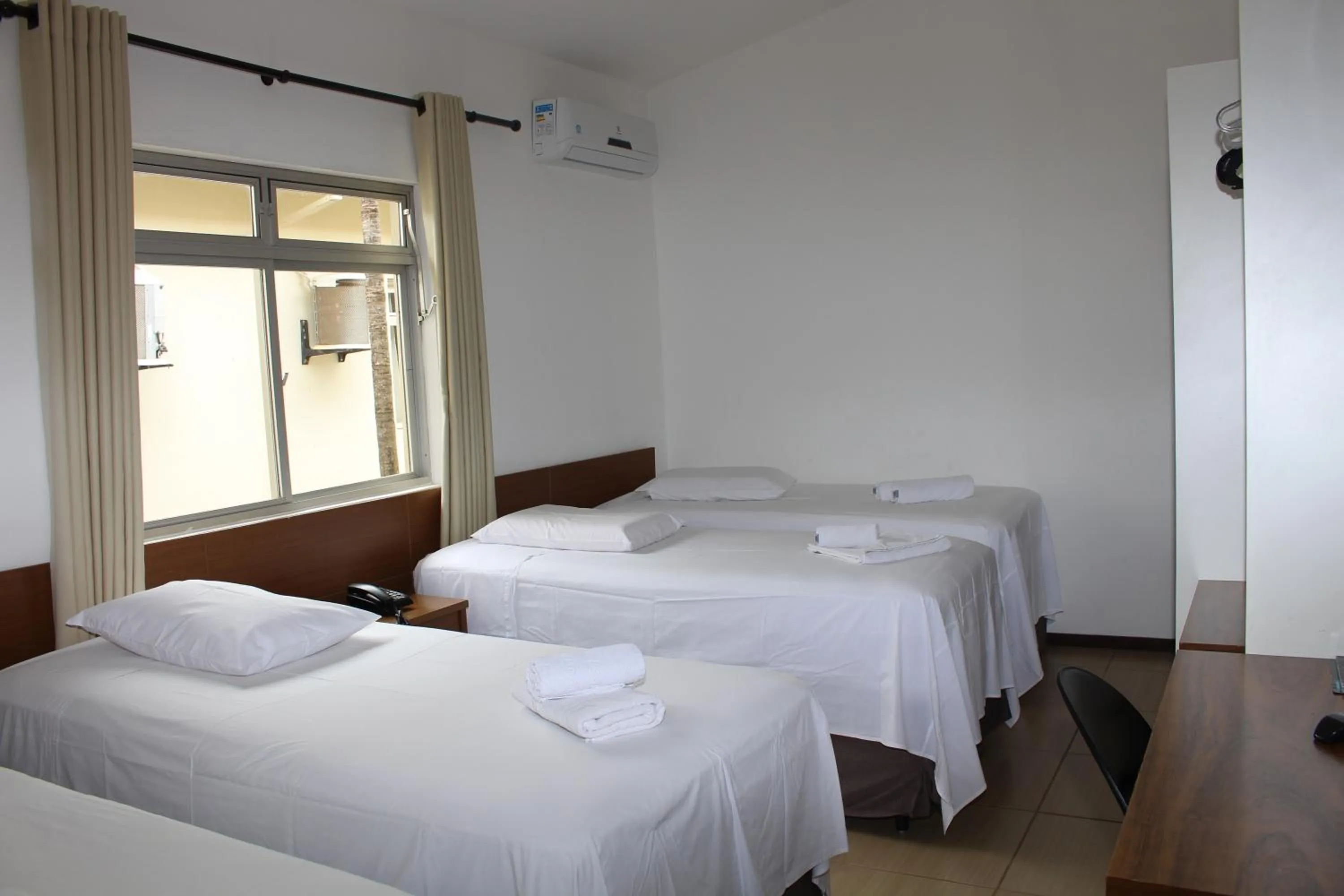 Photo of the whole room, Bed in Cyrilo's Palace Hotel