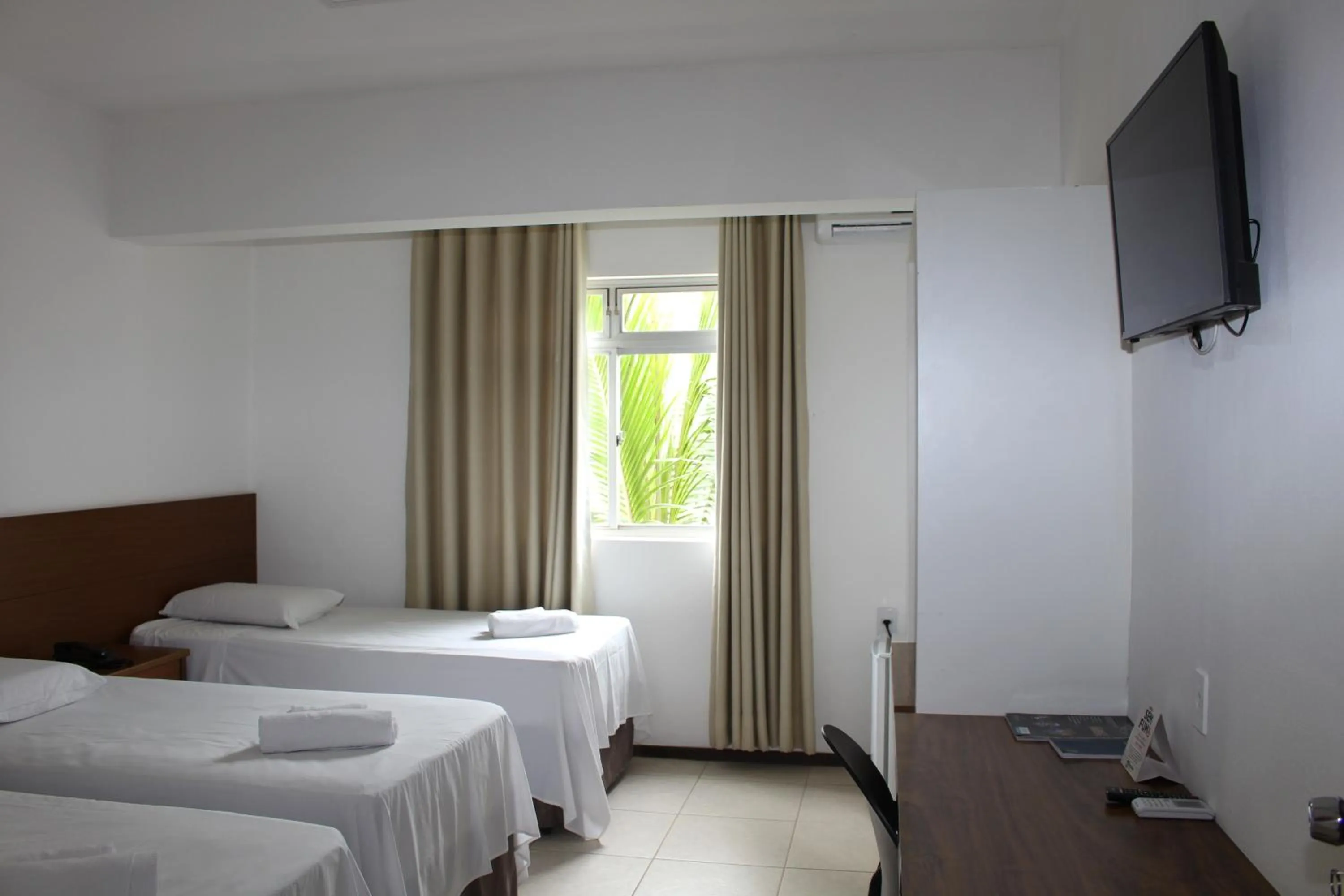 Photo of the whole room, Bed in Cyrilo's Palace Hotel