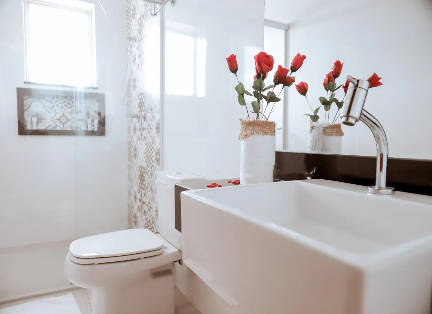 Bathroom in Cyrilo's Palace Hotel