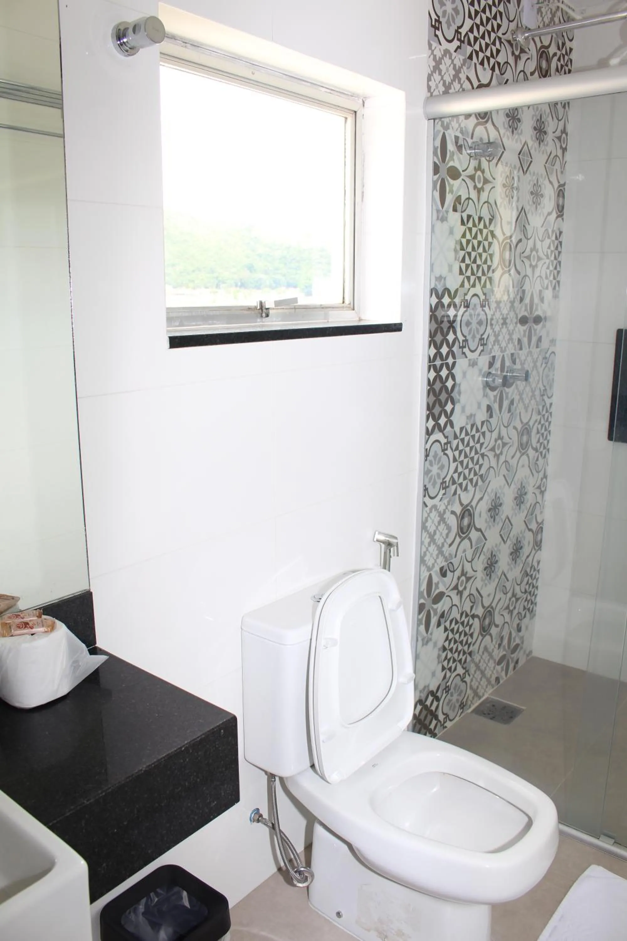 Bathroom in Cyrilo's Palace Hotel