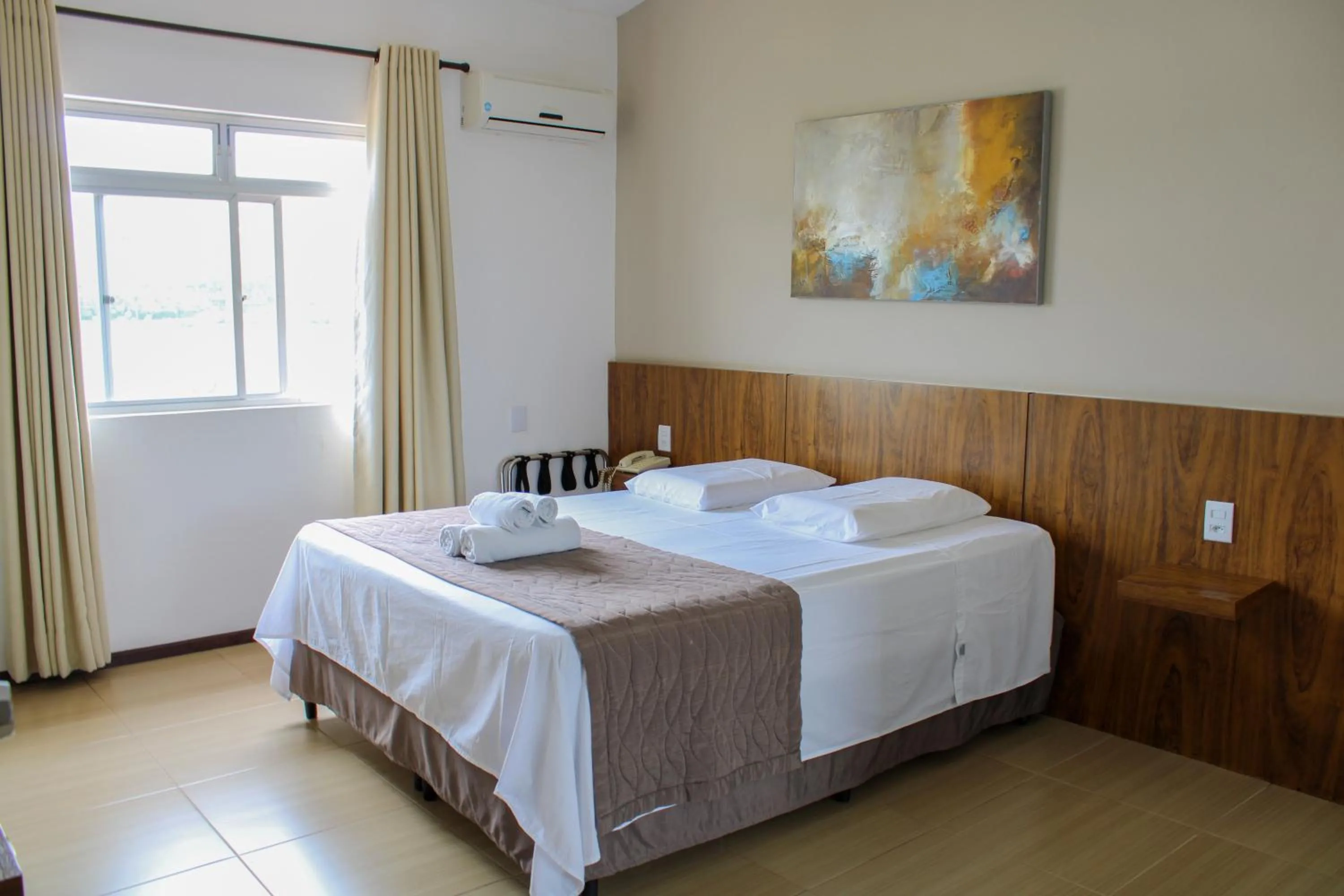 Bed in Cyrilo's Palace Hotel