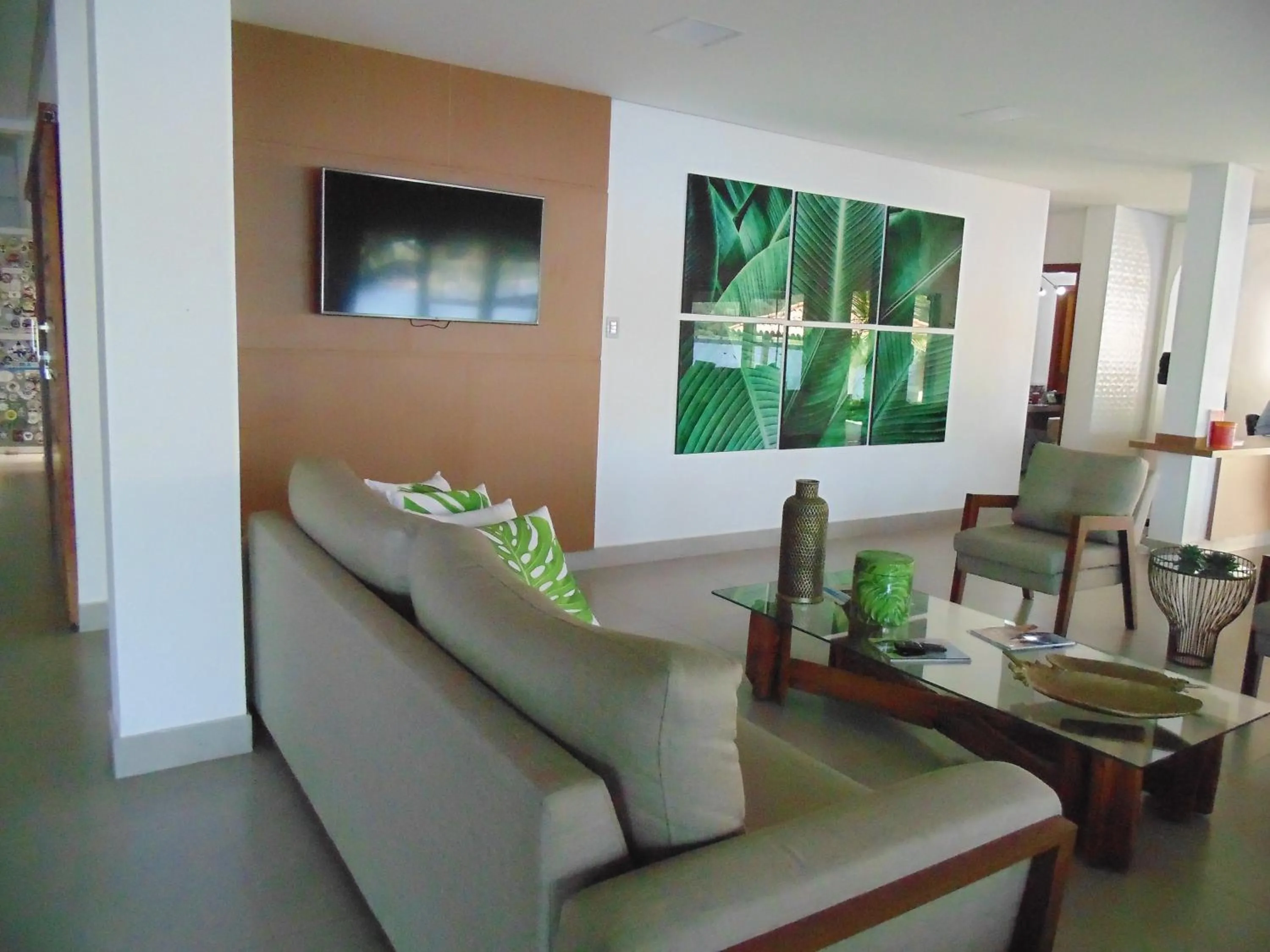 Communal lounge/ TV room in Cyrilo's Palace Hotel