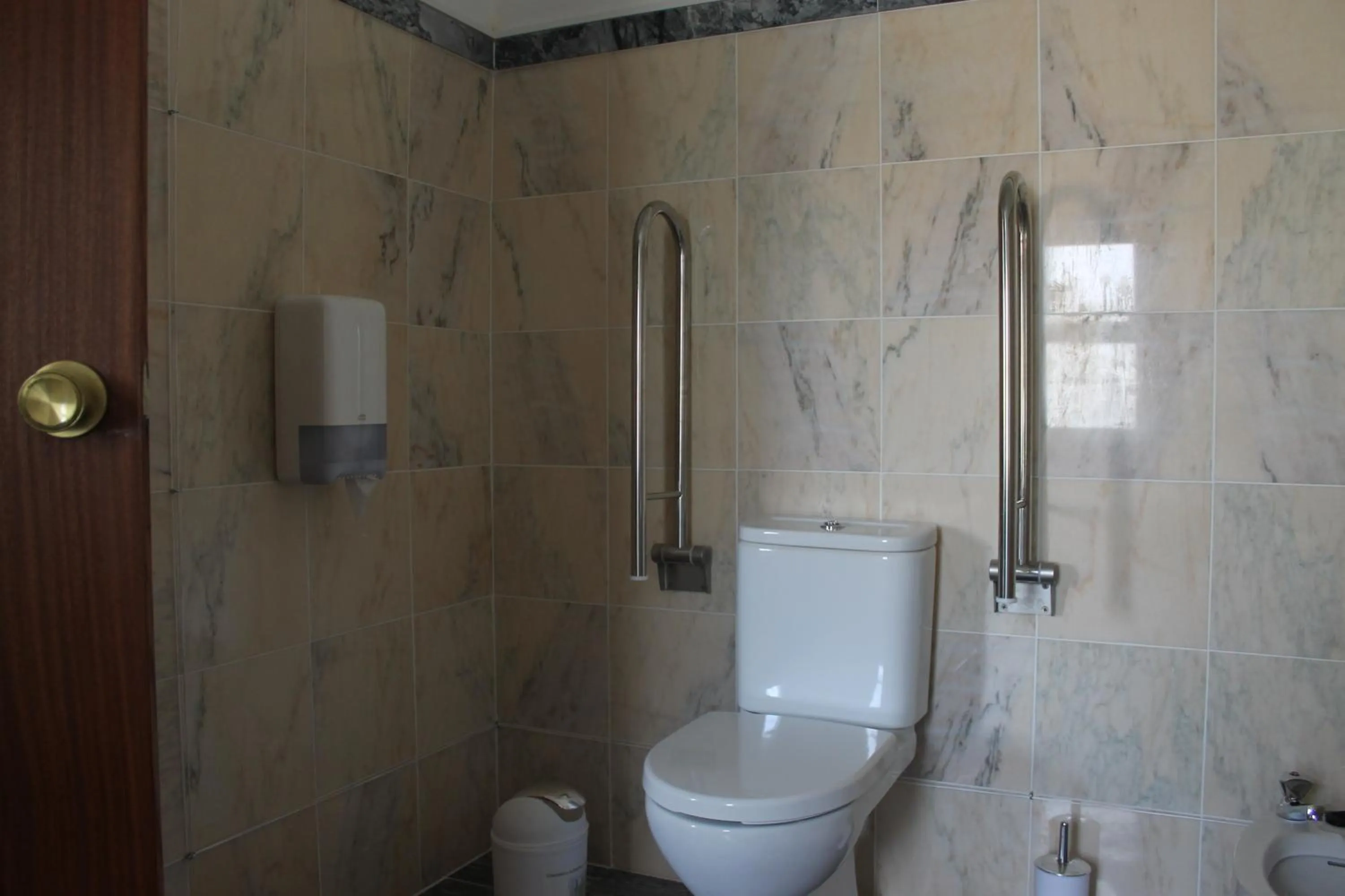 Bathroom in "O Viajante" Low Cost Hotel