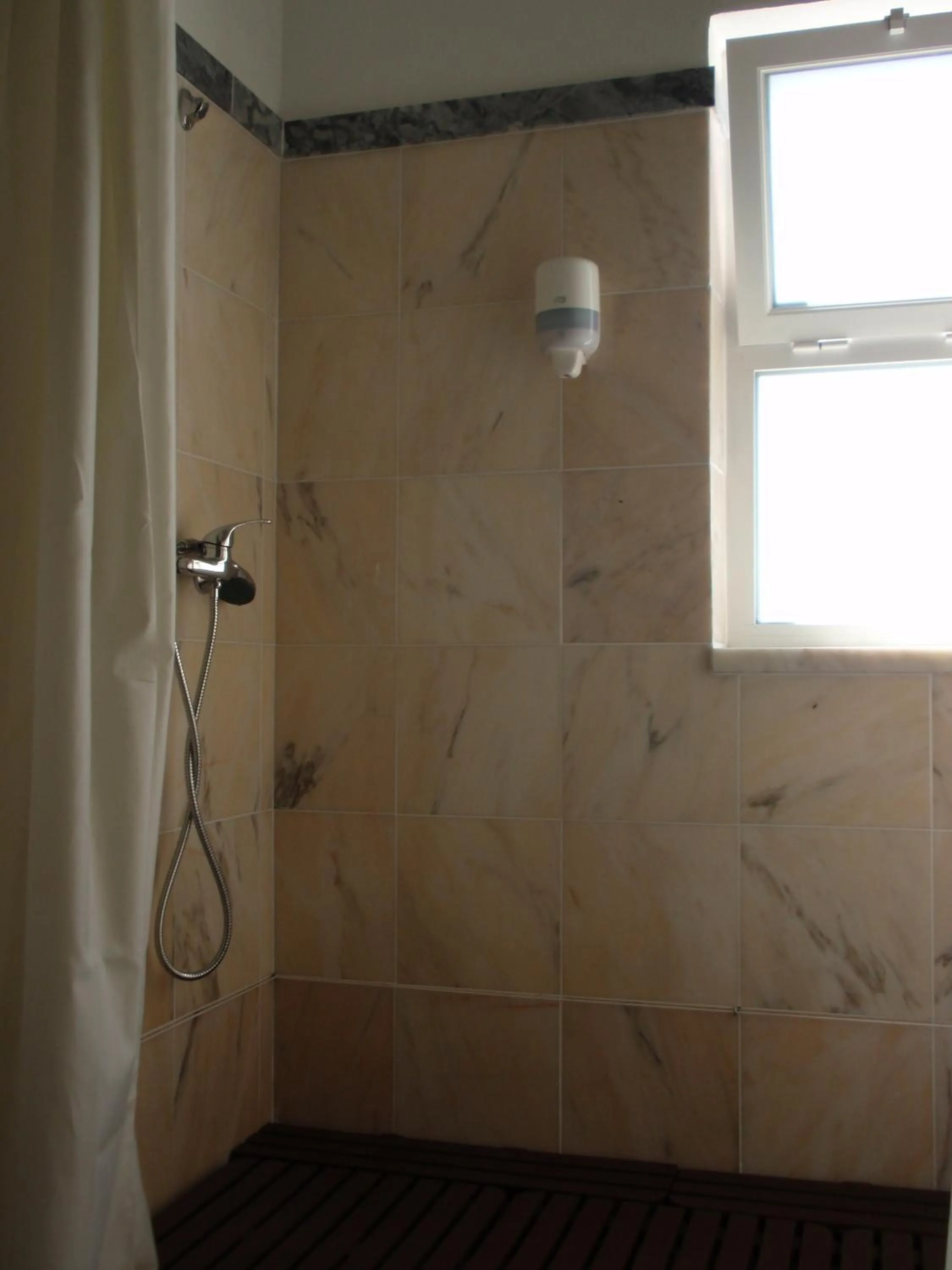 Bathroom in "O Viajante" Low Cost Hotel