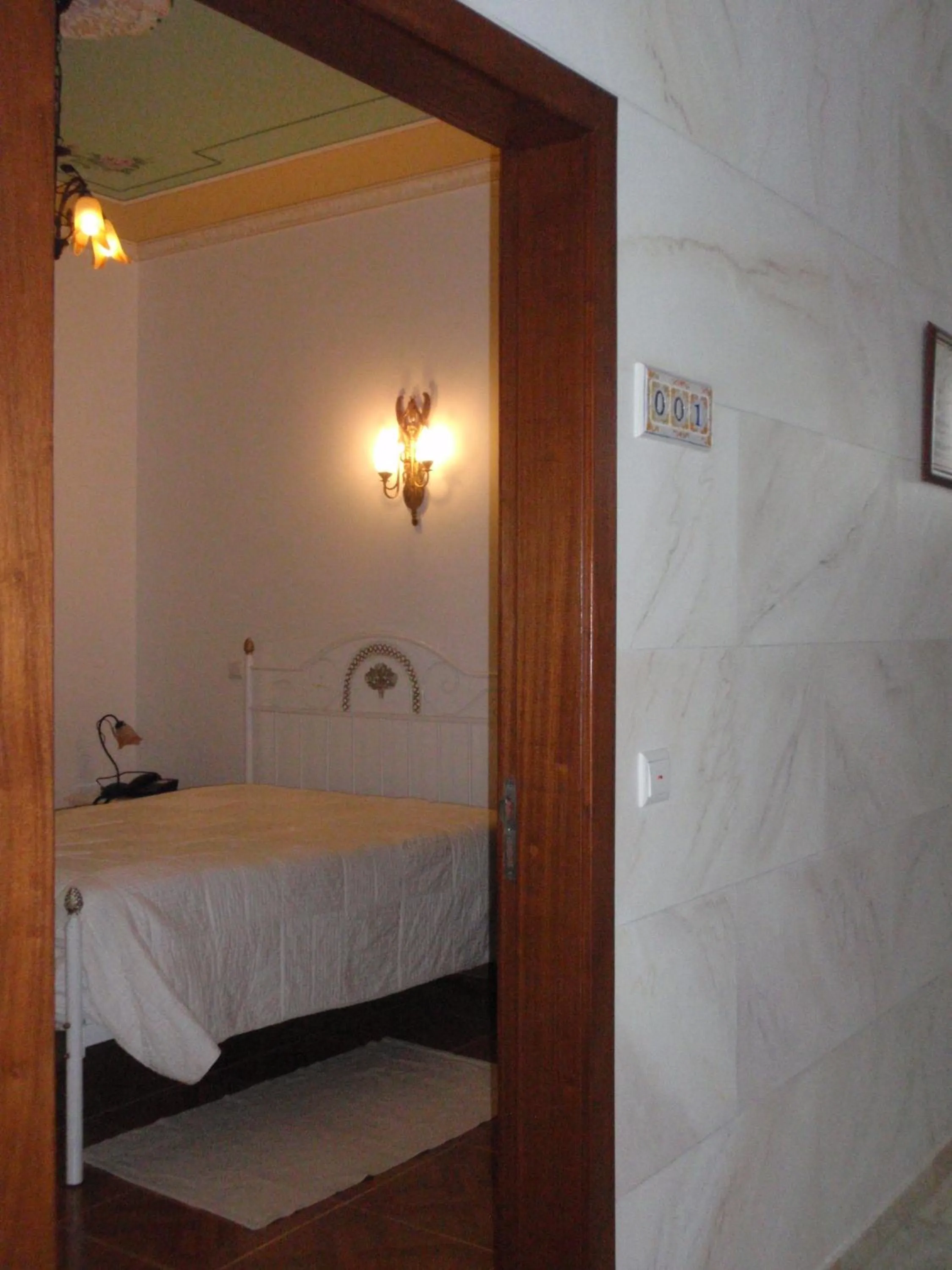 Bedroom, Bed in "O Viajante" Low Cost Hotel