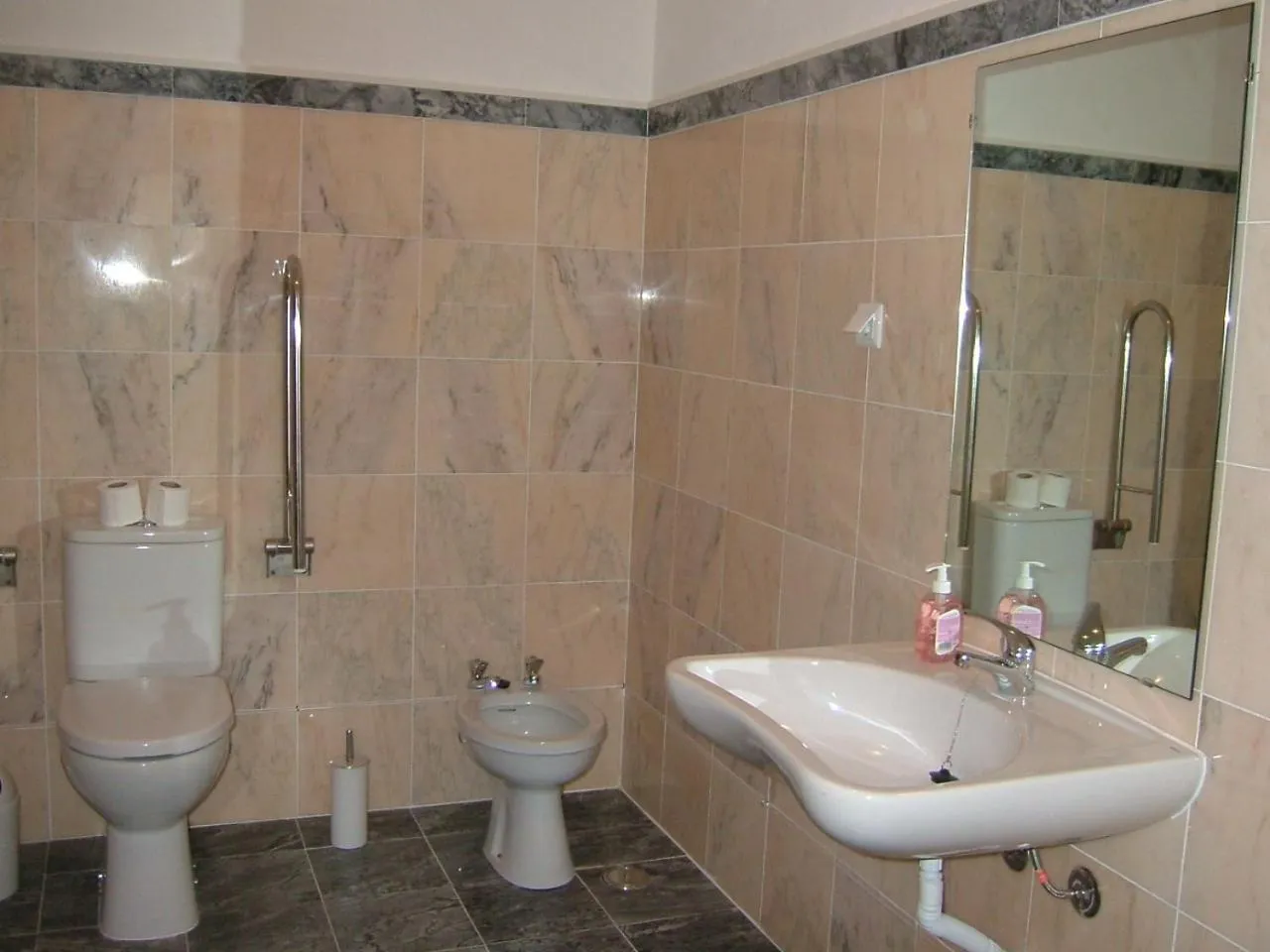 Bathroom in "O Viajante" Low Cost Hotel