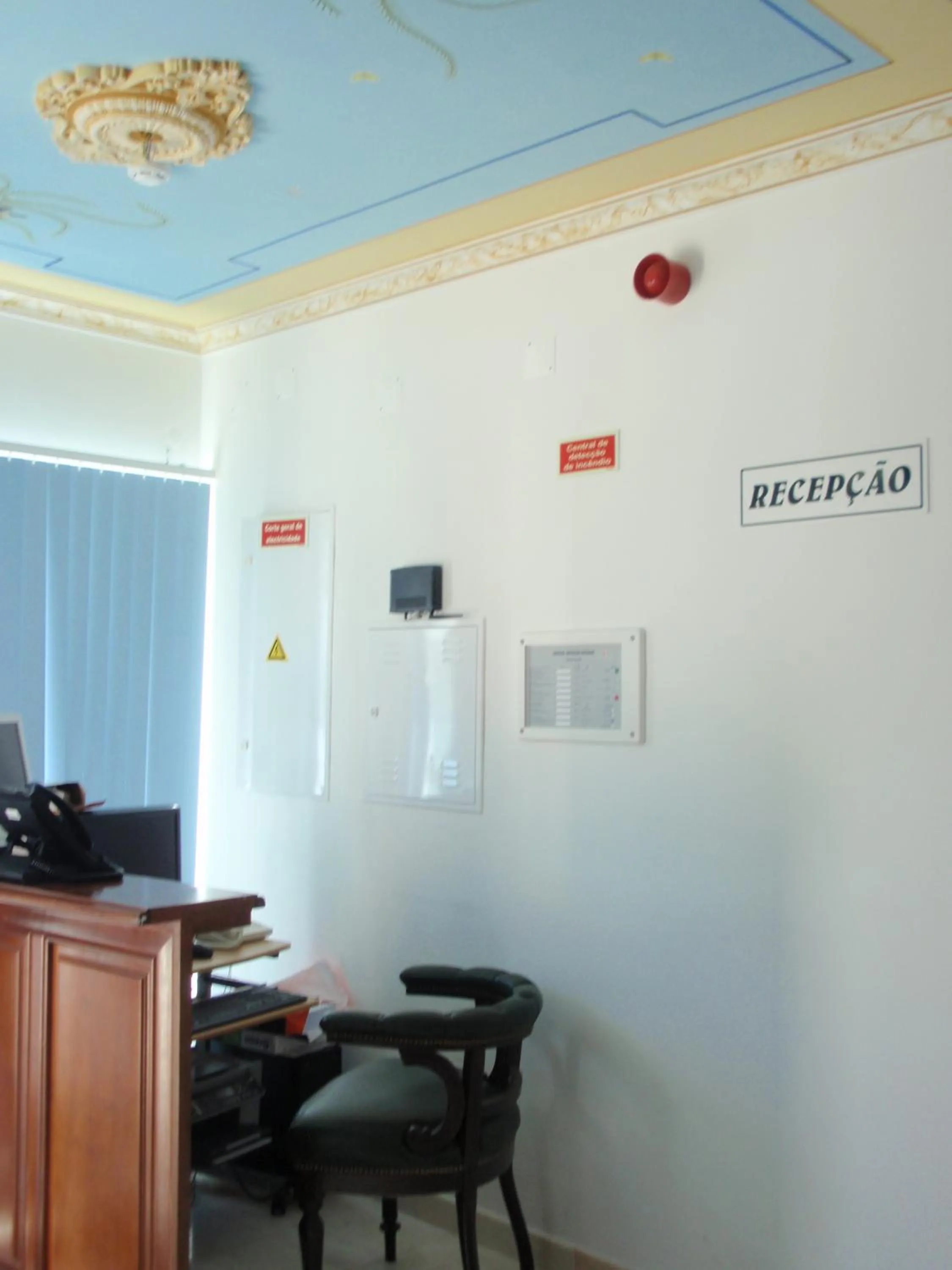 Lobby or reception in "O Viajante" Low Cost Hotel