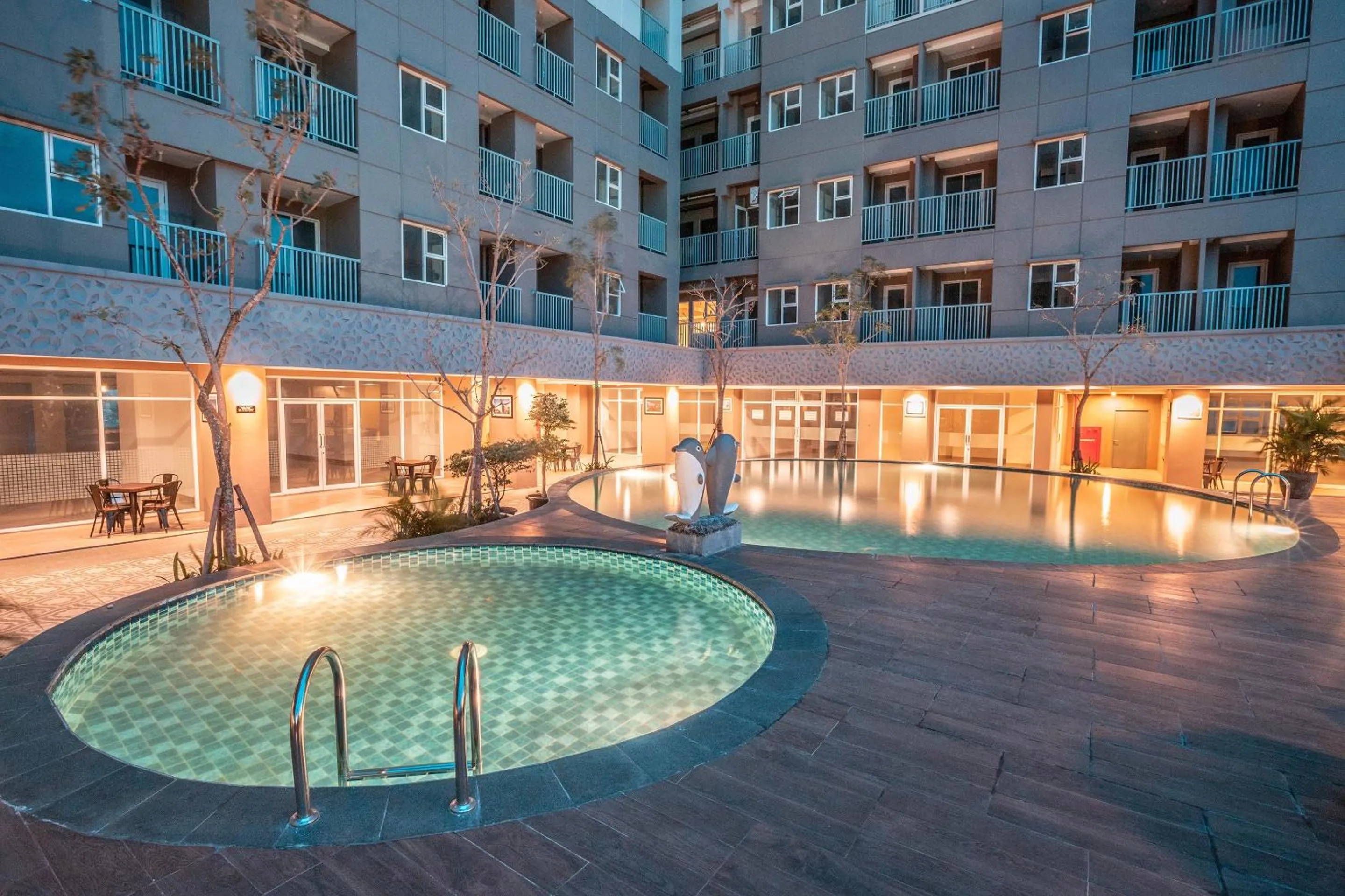 Swimming pool in OYO Flagship 728 Baileys Apartment