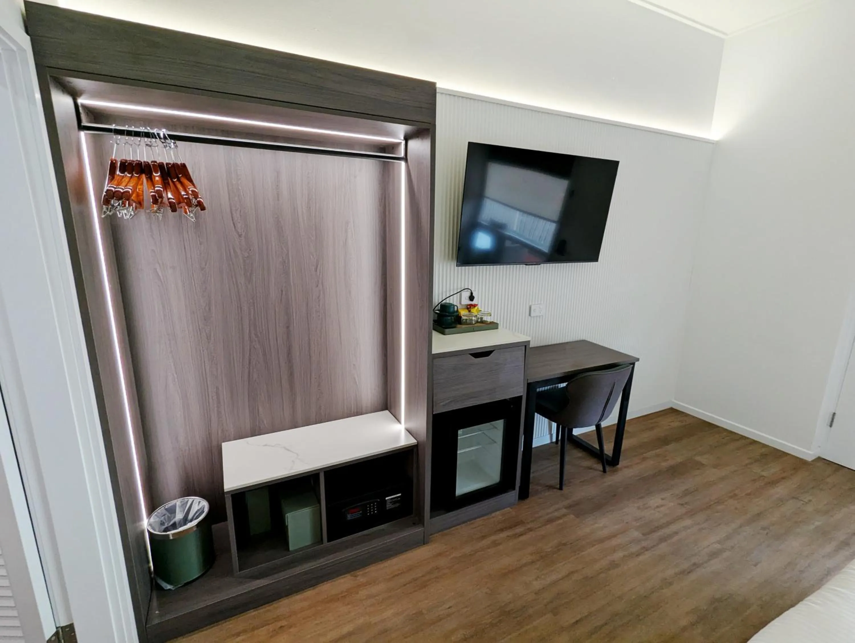 wardrobe in Ramada By Wyndham Cairns City Centre