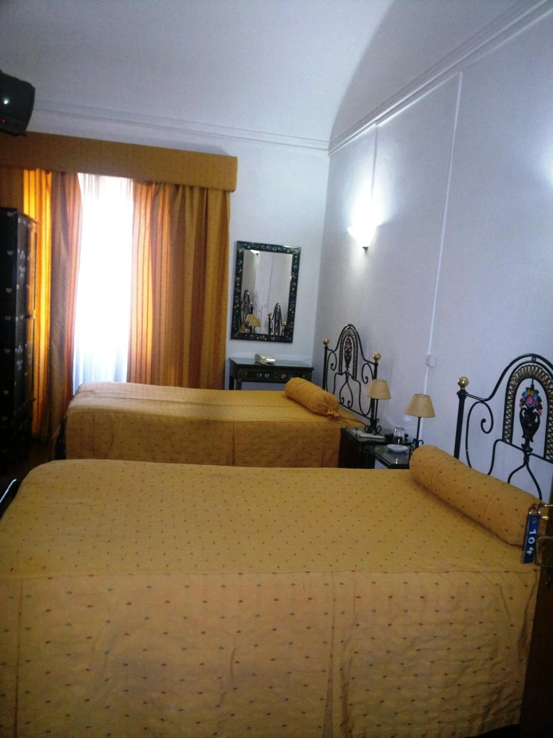 Bed in Alentejano Low Cost Hotel