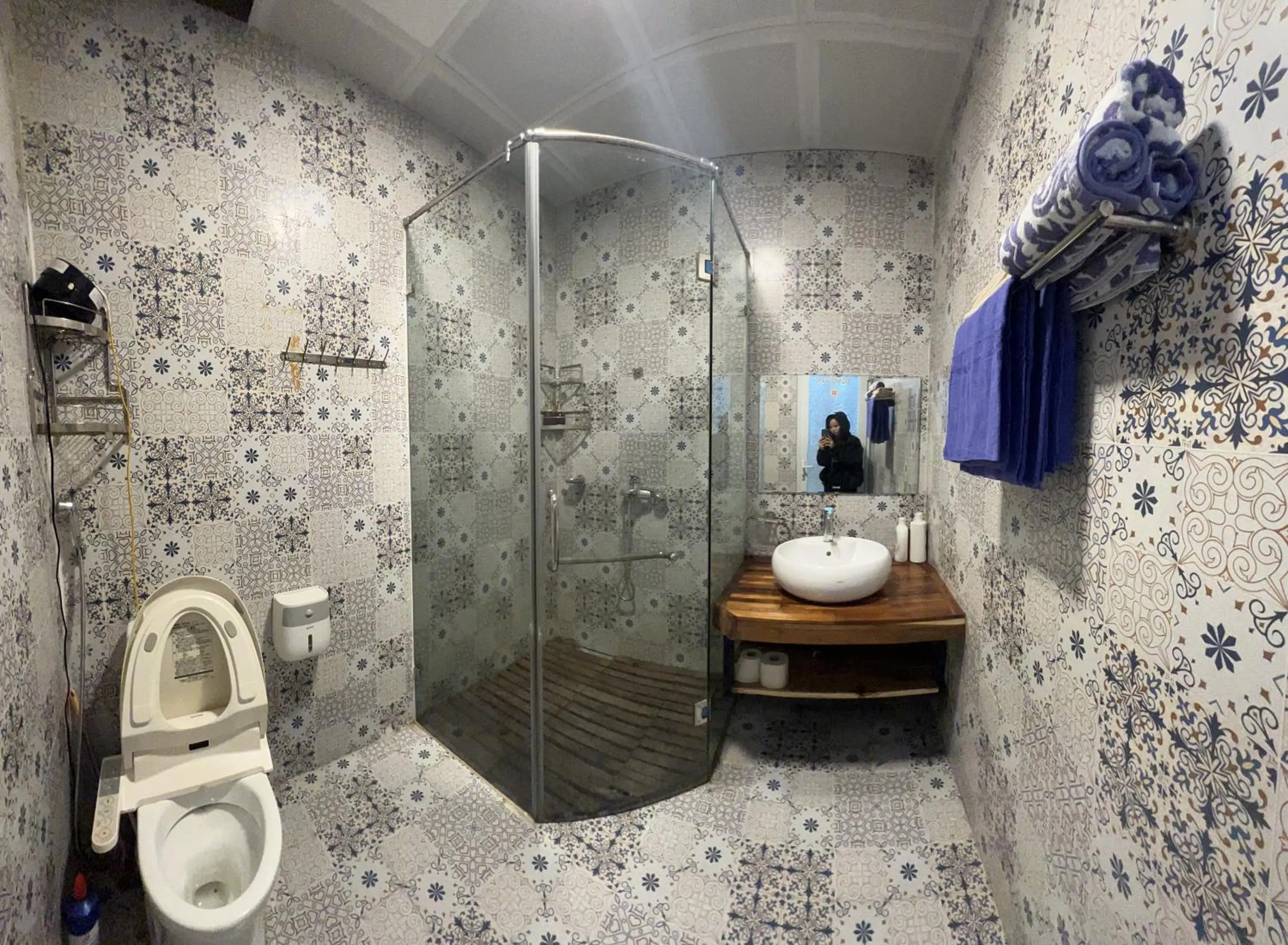 Shower in Golden Jungle House