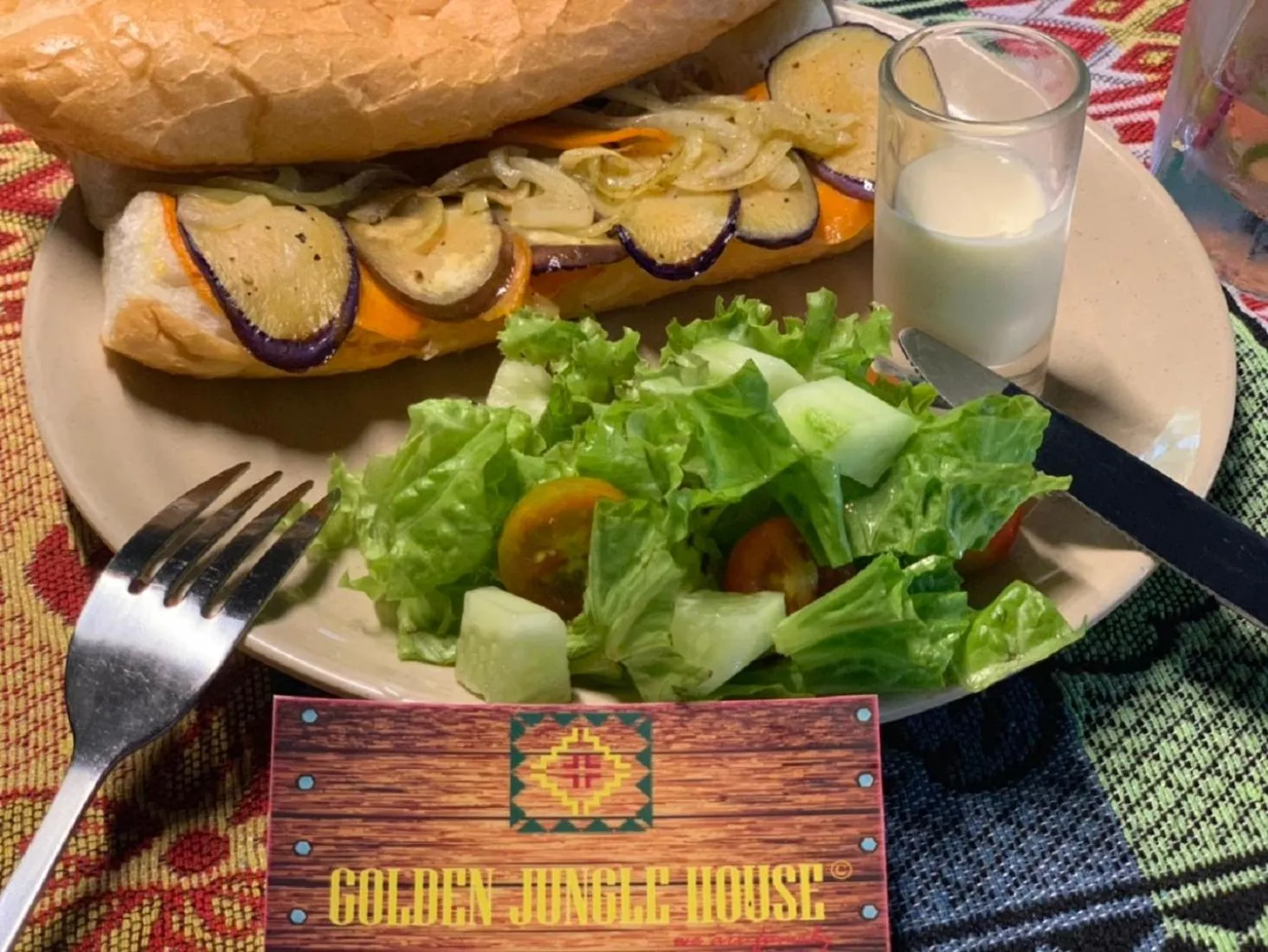 Food and drinks in Golden Jungle House