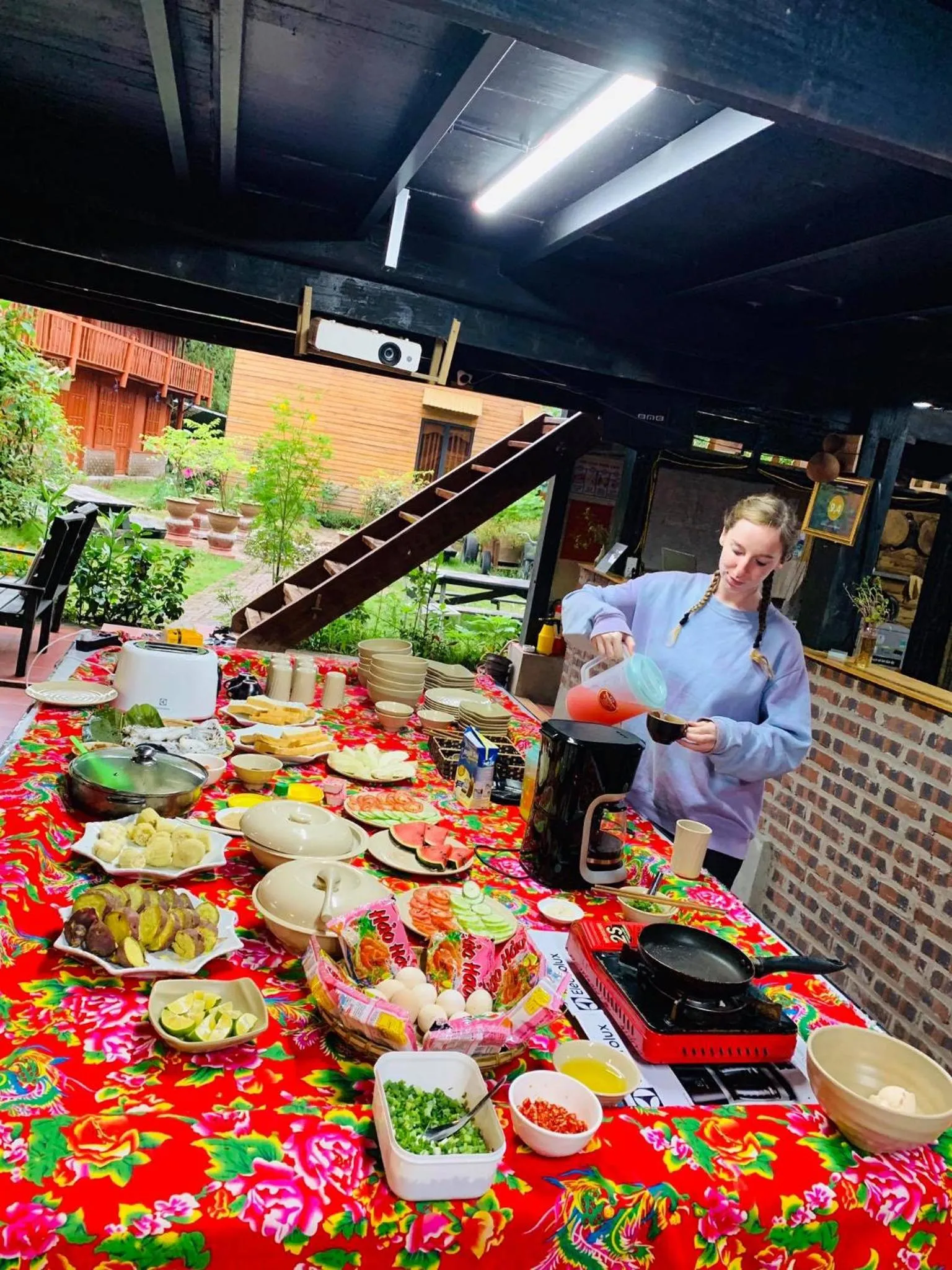 Food and drinks in Golden Jungle House