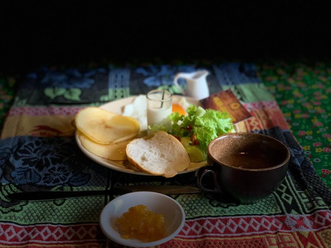 Food and drinks in Golden Jungle House