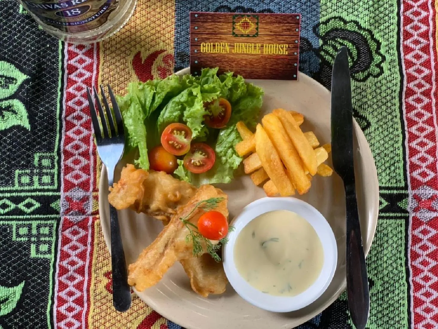 Food and drinks in Golden Jungle House