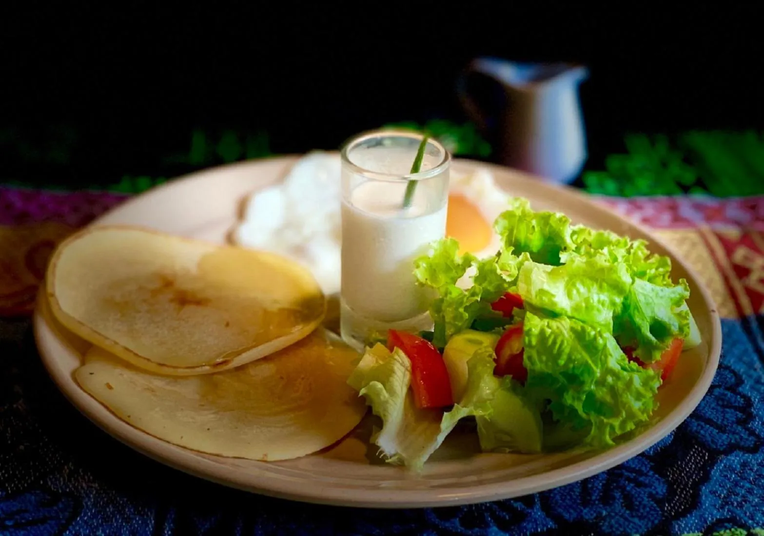 Food and drinks in Golden Jungle House