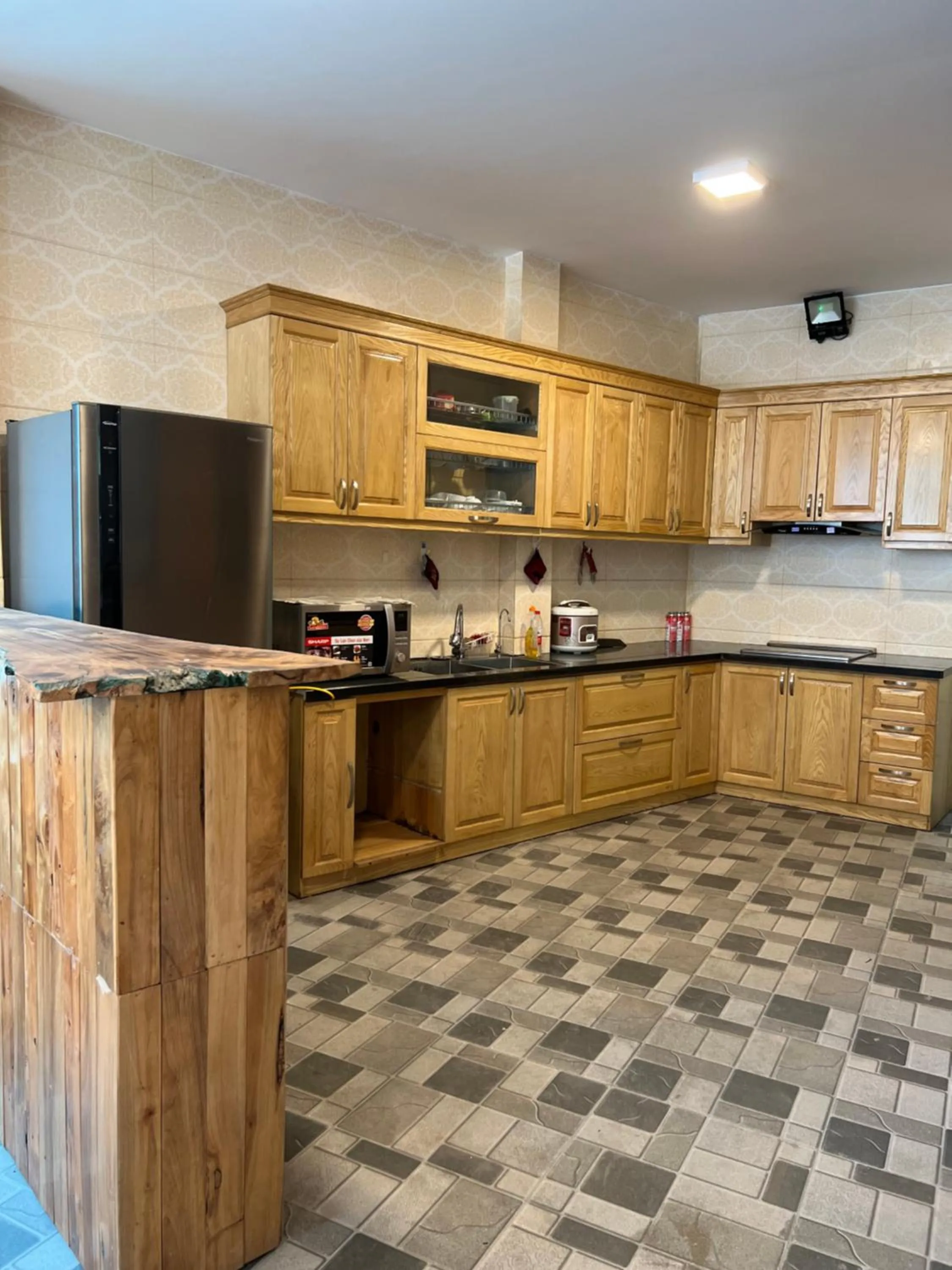 stove in Golden Jungle House