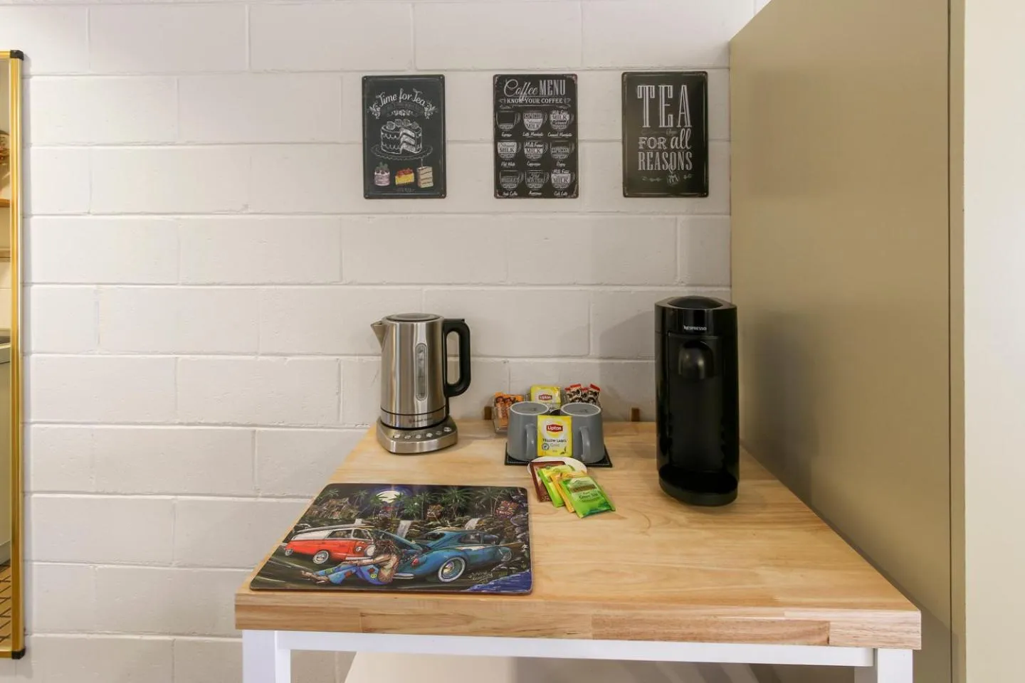 Coffee/tea facilities in Sandbar Motel