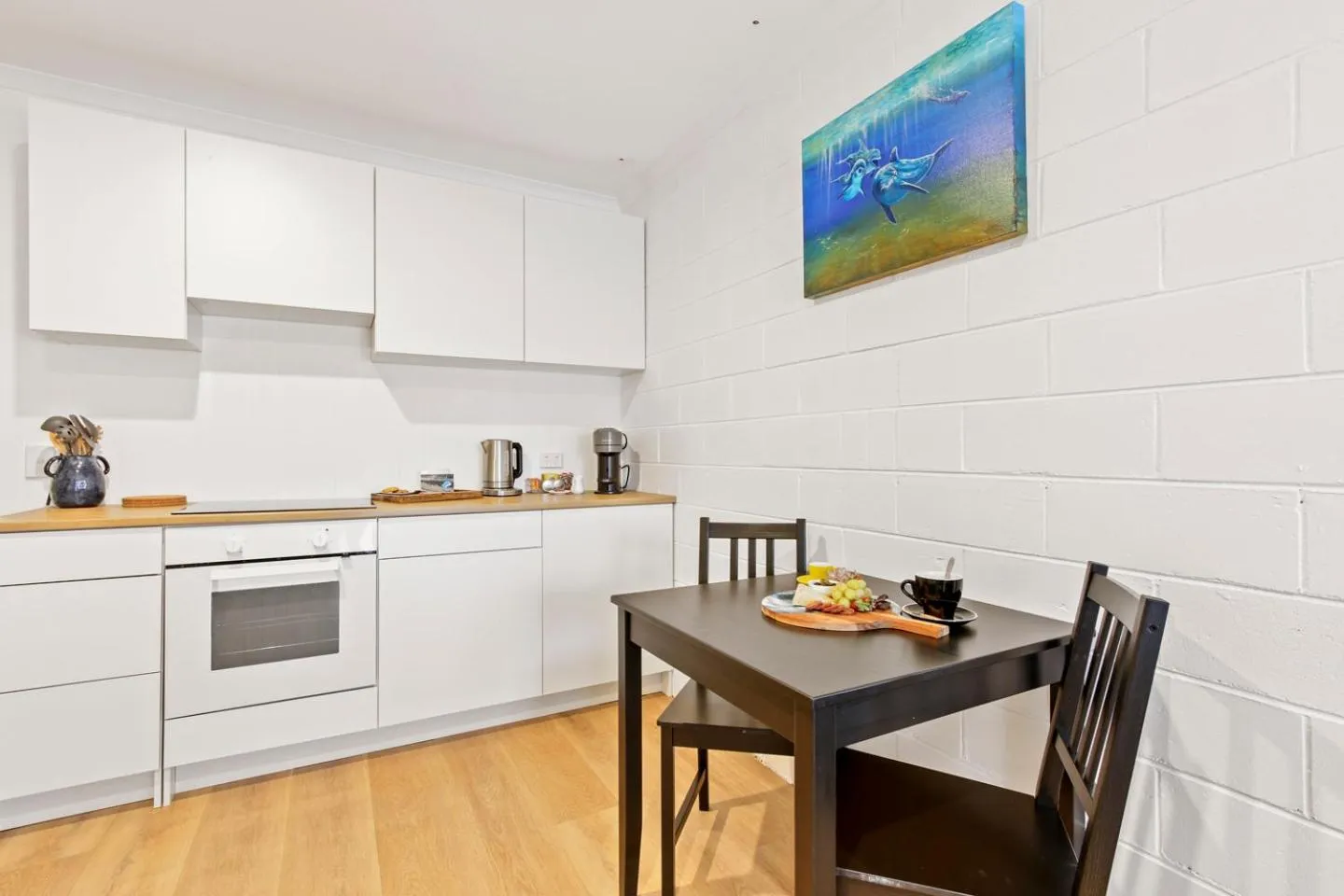 Kitchen or kitchenette in Sandbar Motel