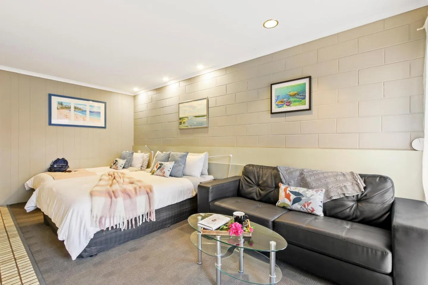 Photo of the whole room in Sandbar Motel