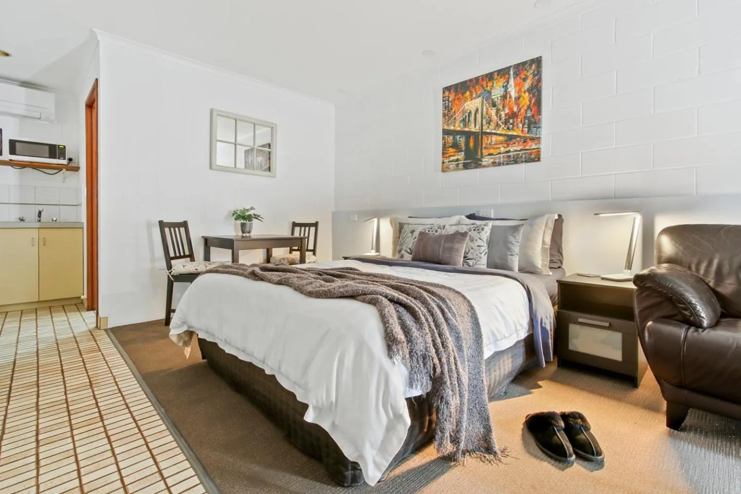 Photo of the whole room, Bed in Sandbar Motel