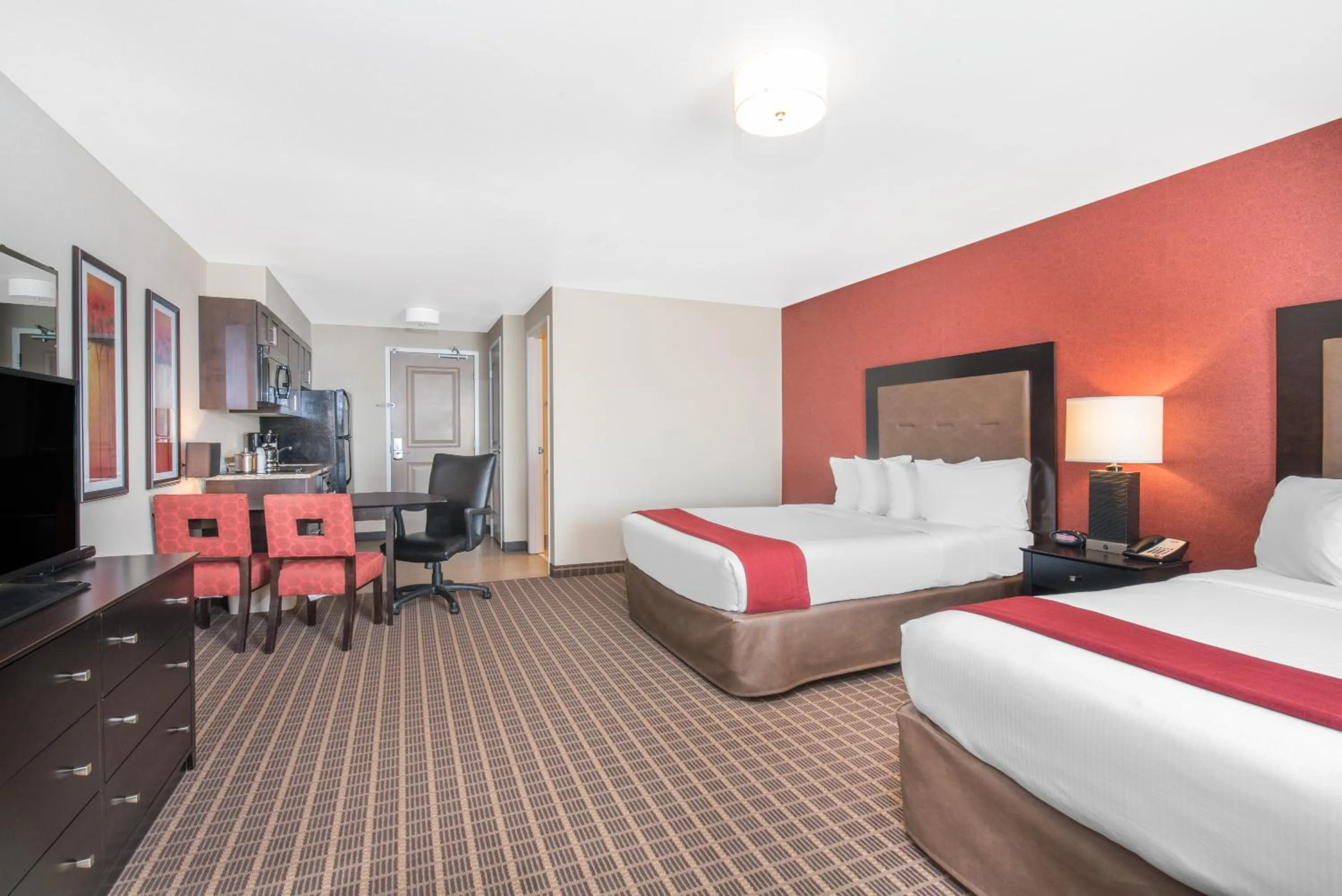 Bed in Hawthorn Suites by Wyndham Williston