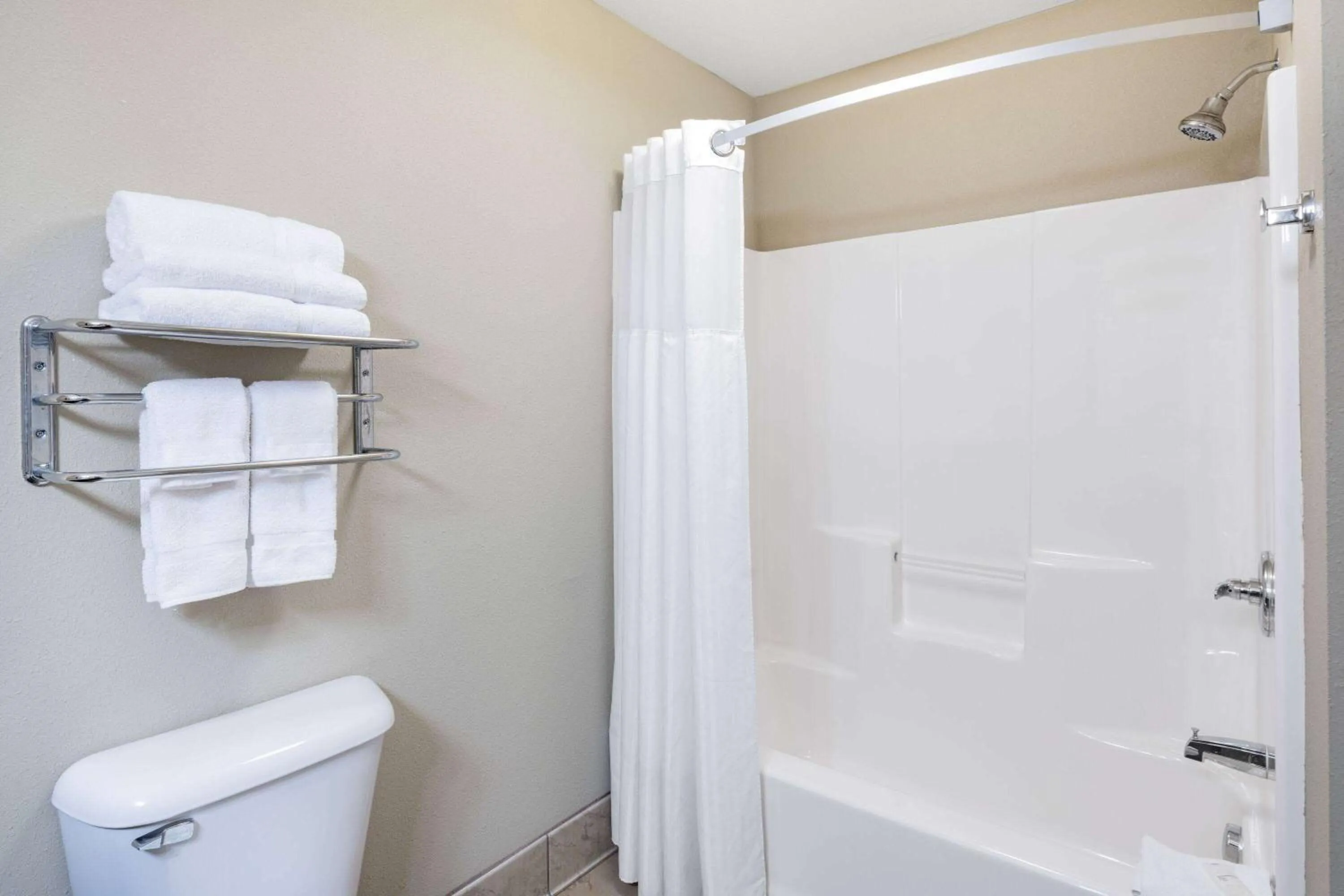 TV and multimedia in Hawthorn Suites by Wyndham Williston