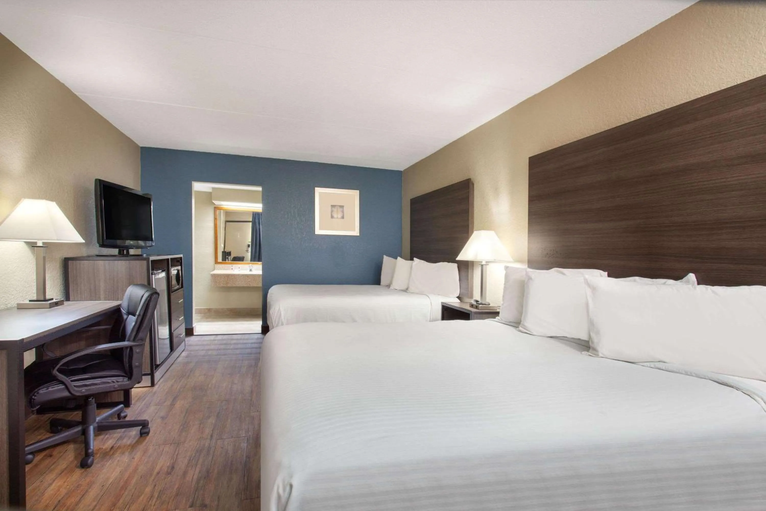 Photo of the whole room, Bed in Travelodge by Wyndham Deltona