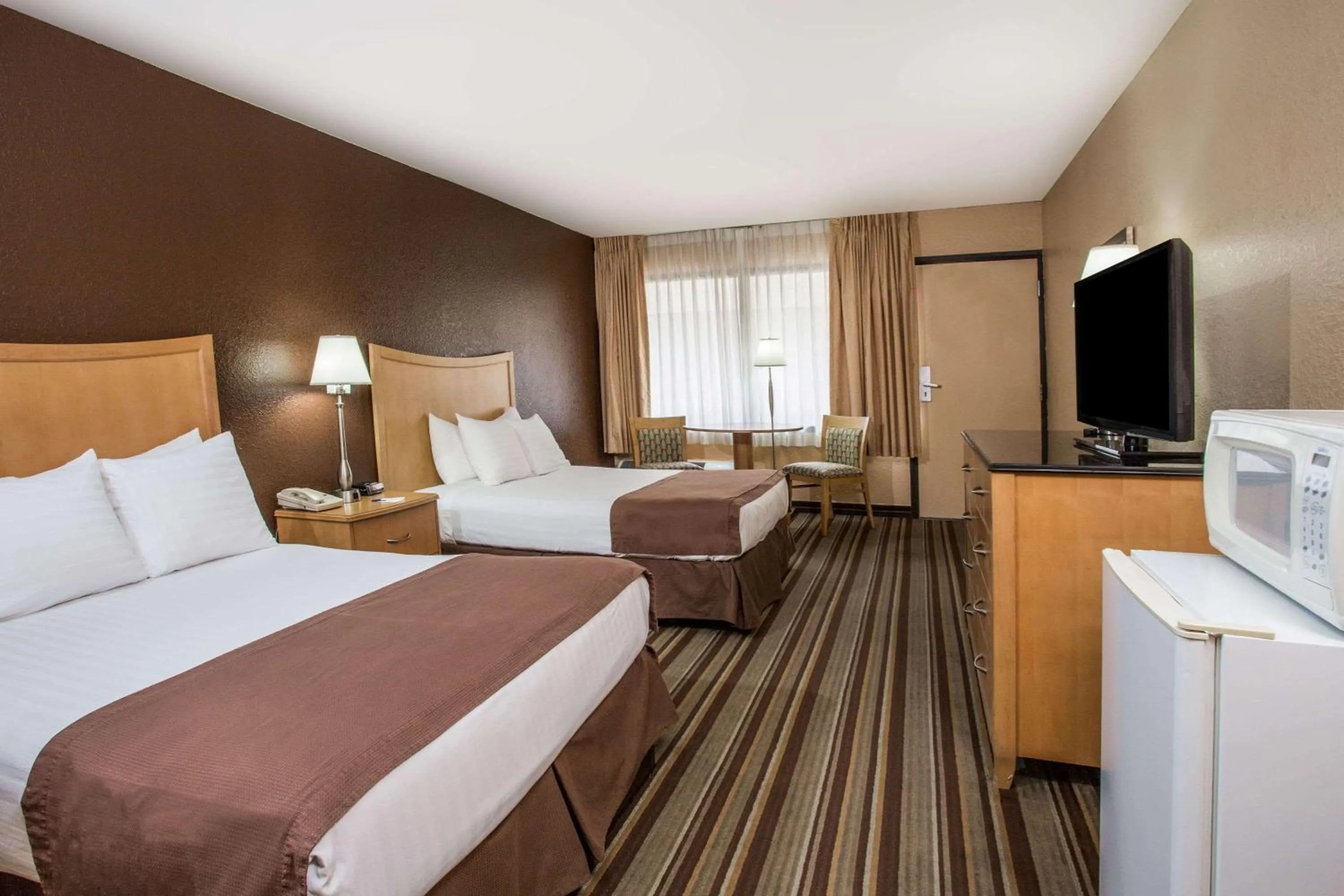 Photo of the whole room, Bed in Travelodge by Wyndham Deltona